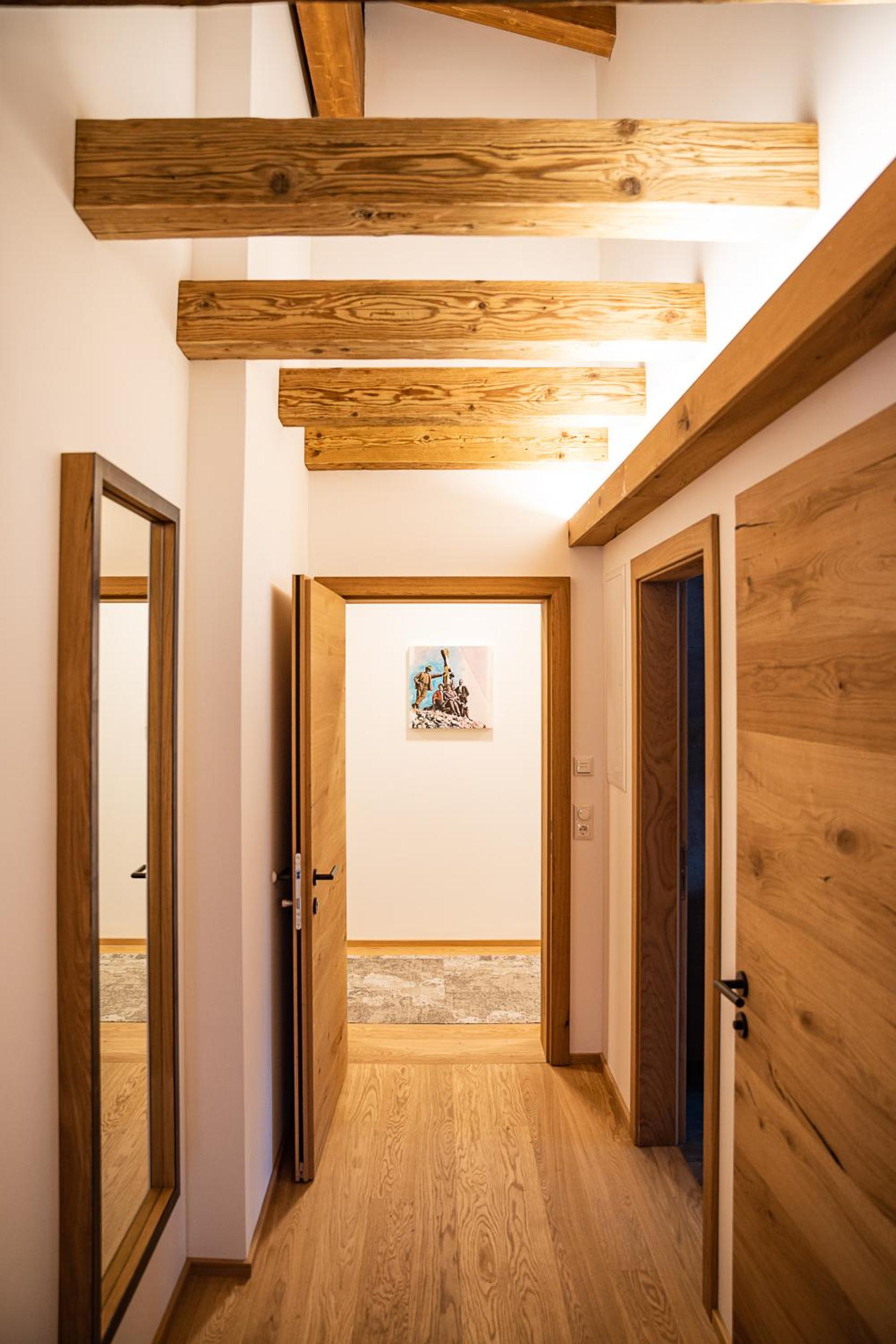 Family Suite with Balcony - Photo 9
