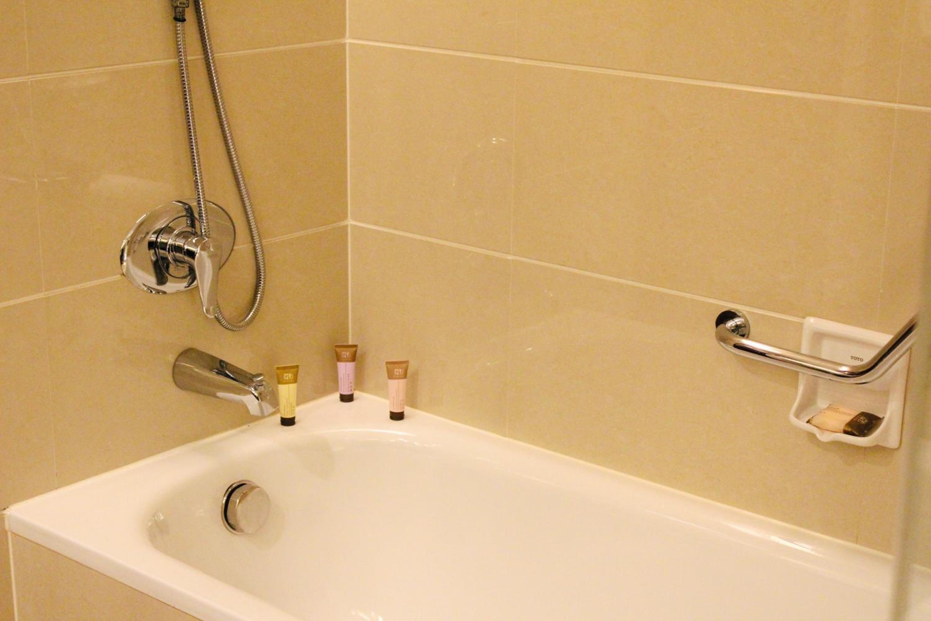 Deluxe Queen Room - Photo 7