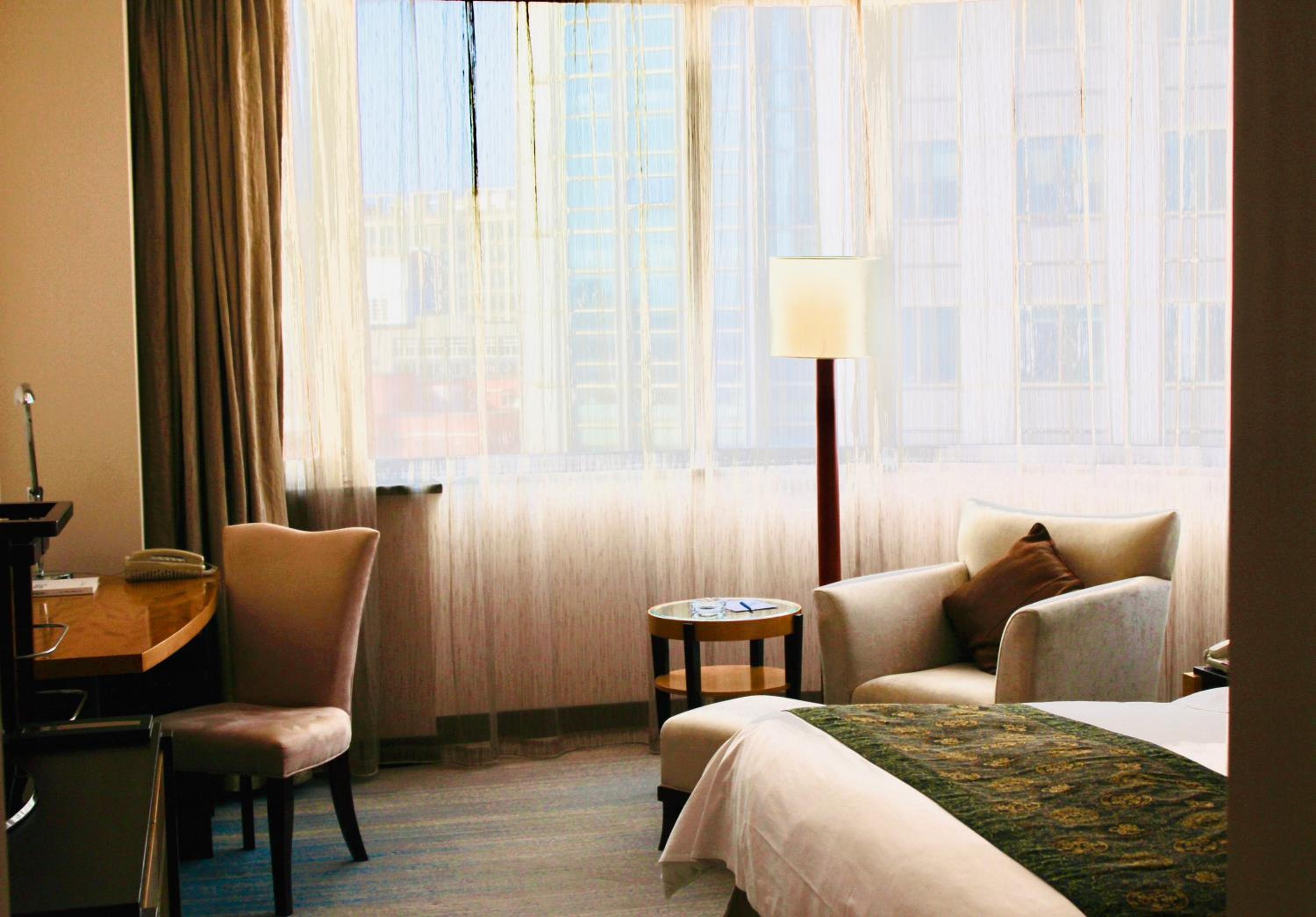 Deluxe Queen Room - Photo 2