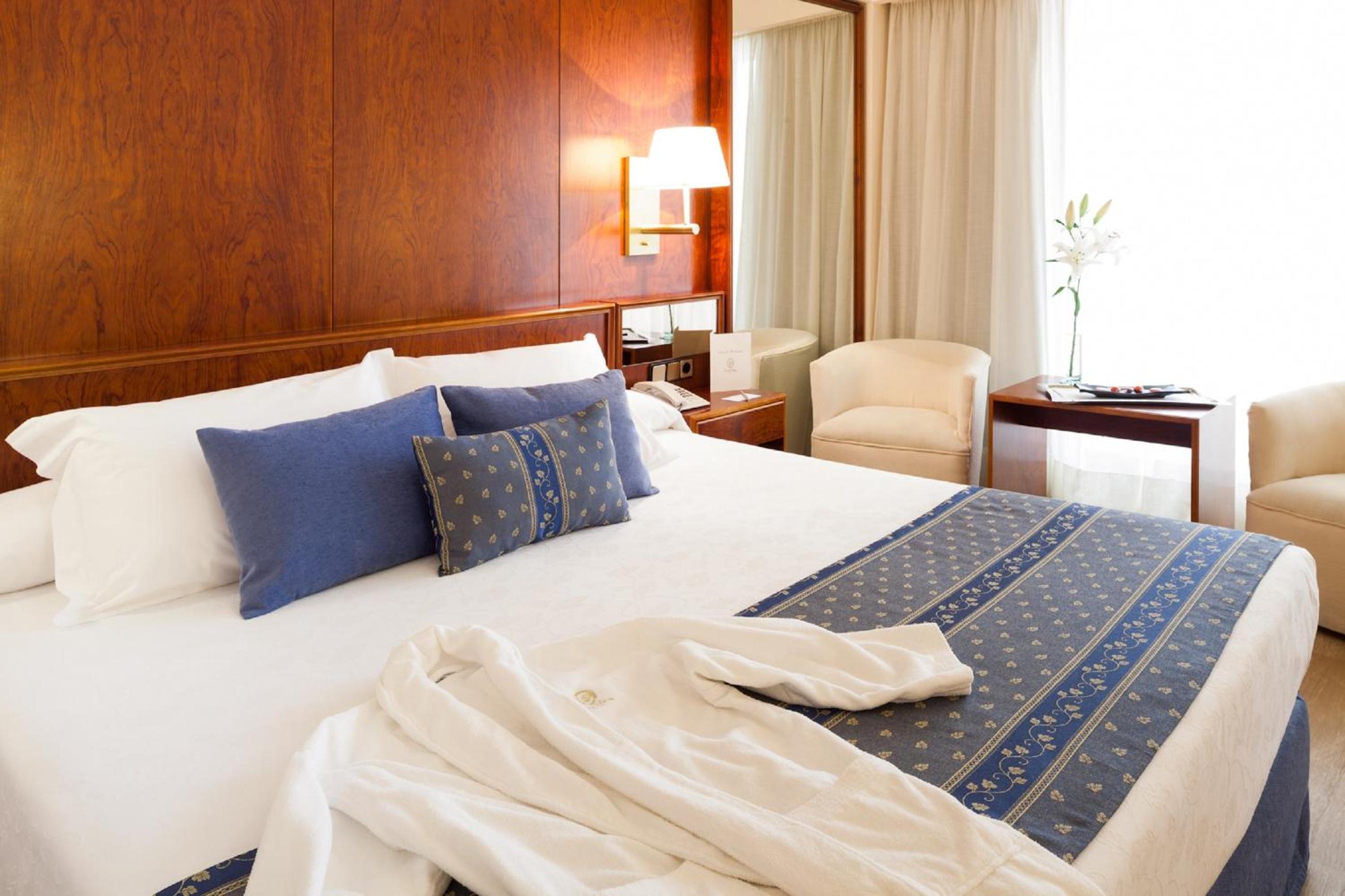 Double or Twin Room - Photo 9
