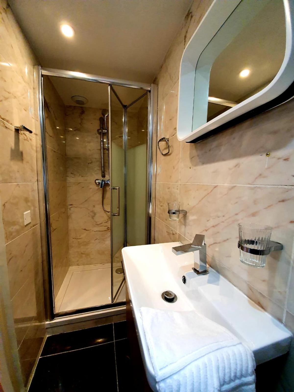 Standard Double Room - Photo 3