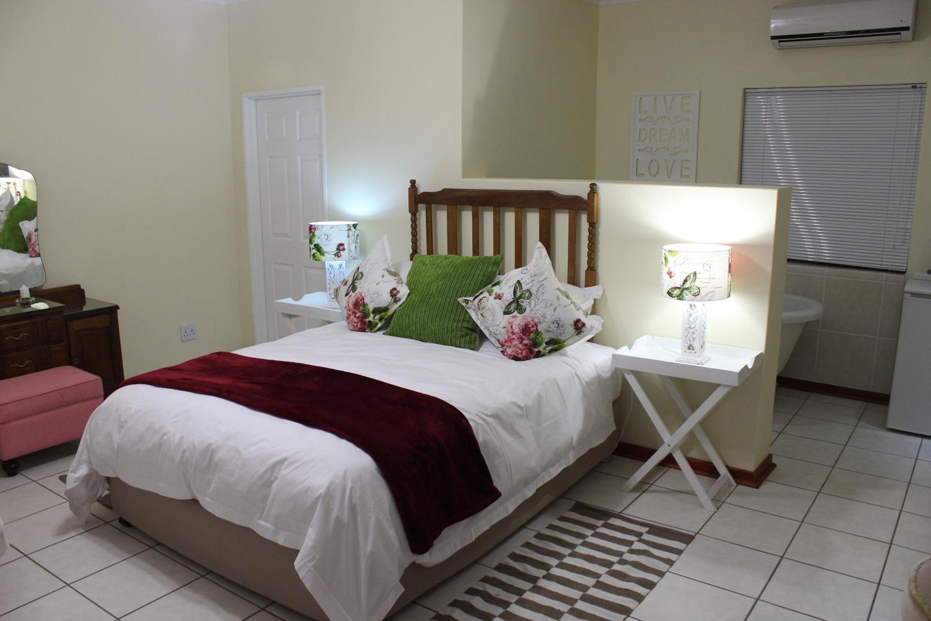 Deluxe Family Room photo 1