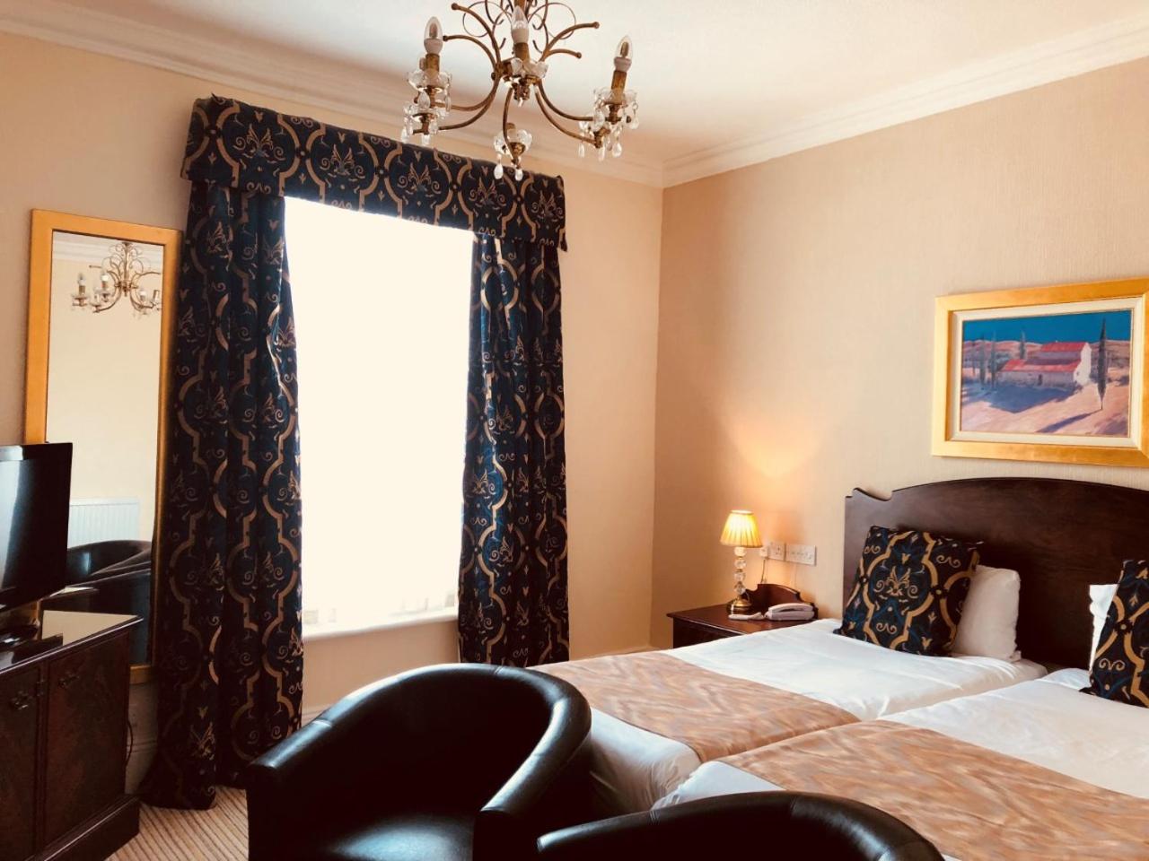 Twin Room - Photo 1