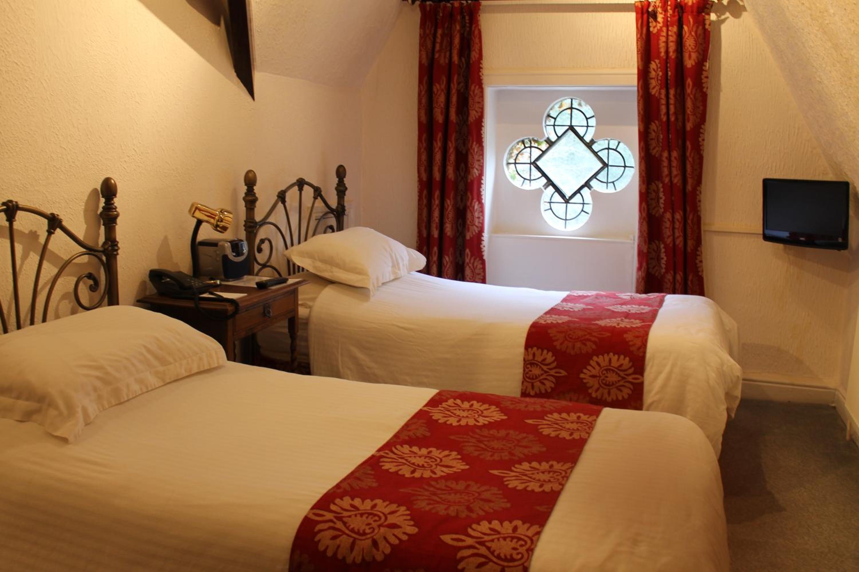 Standard Twin Room - Photo 1