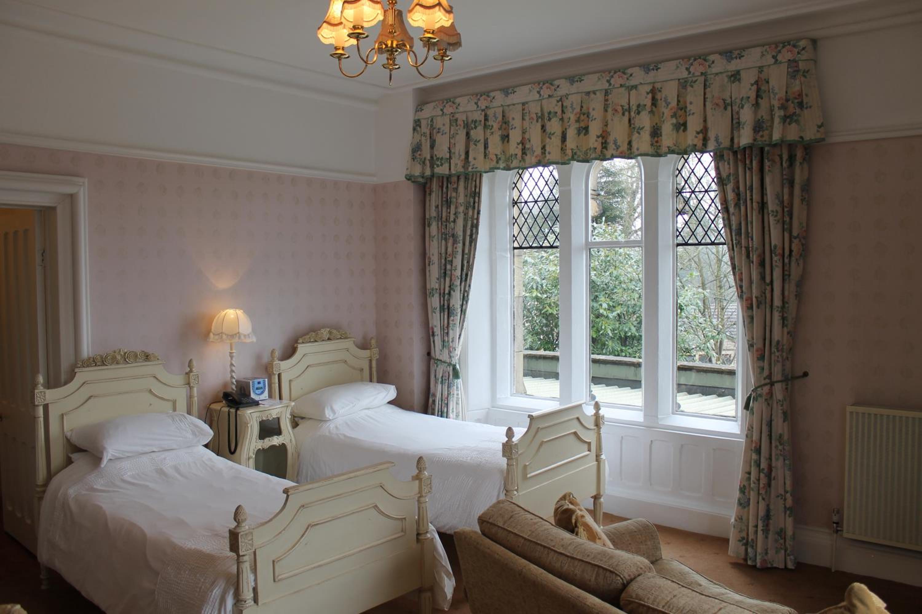 Standard Twin Room - Photo 4