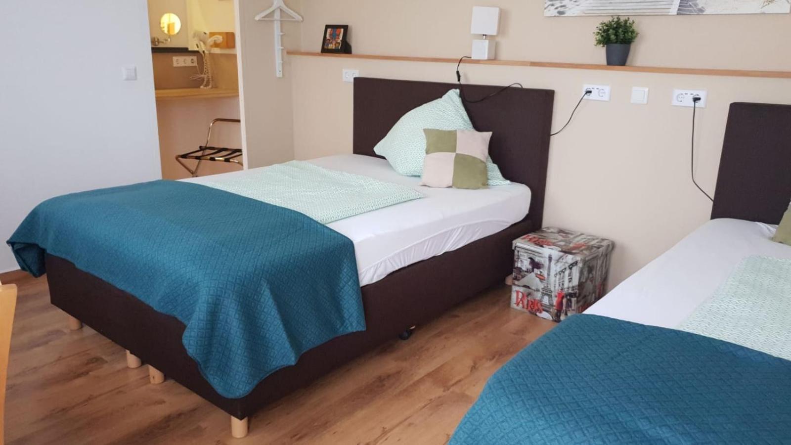 Double or Twin Room with Bathroom - Photo 1