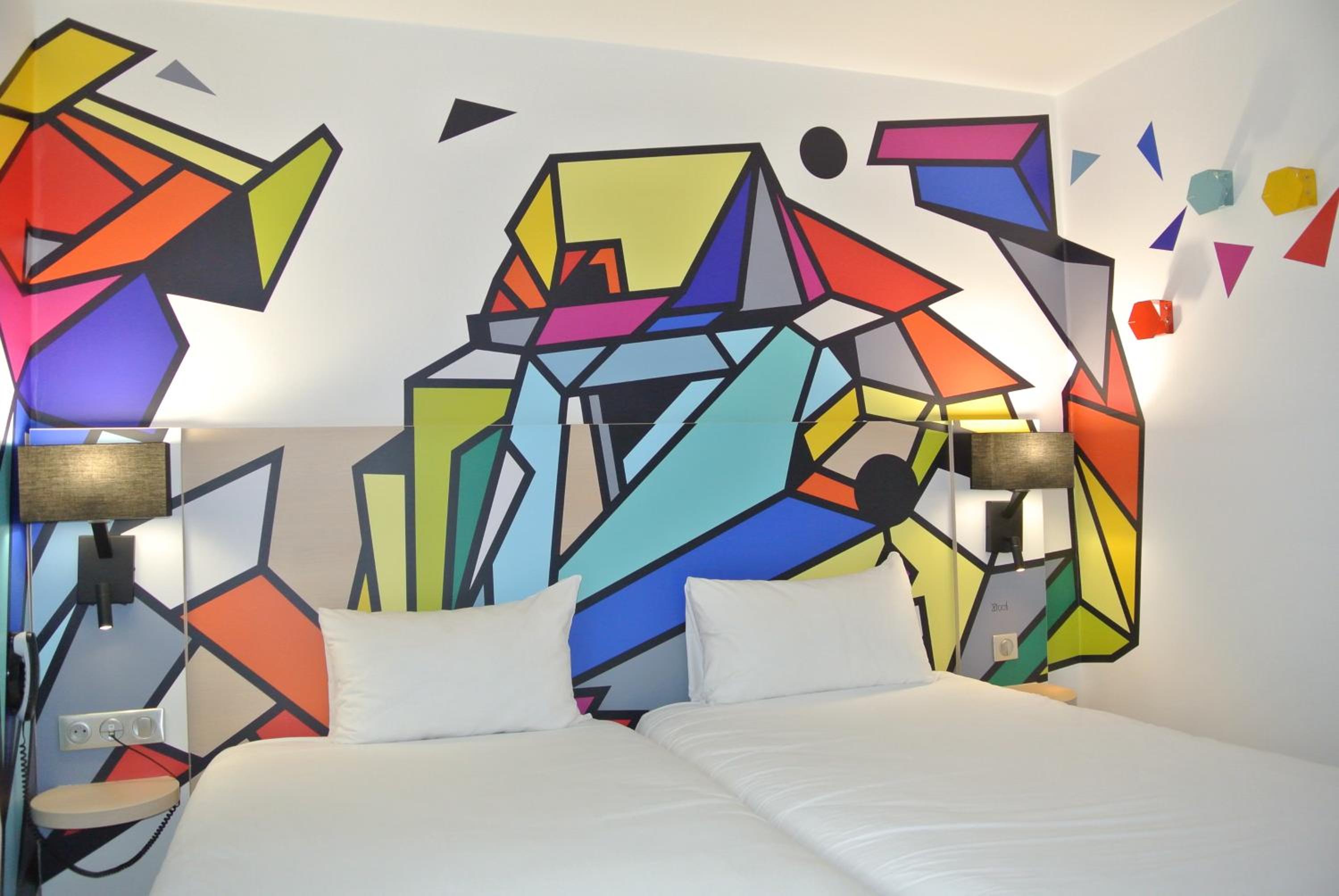 Standard Twin Room thumbnail 6