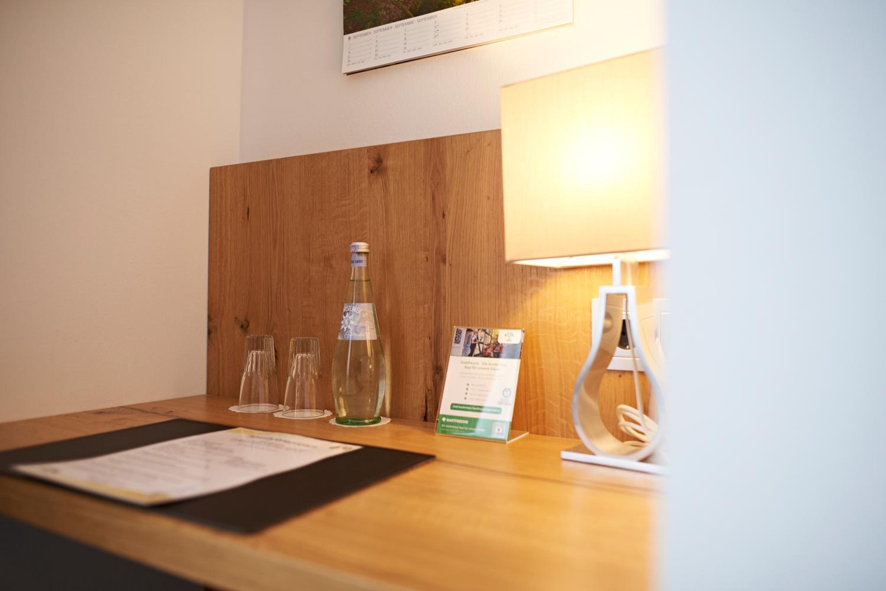 Deluxe Double Room - Photo 9