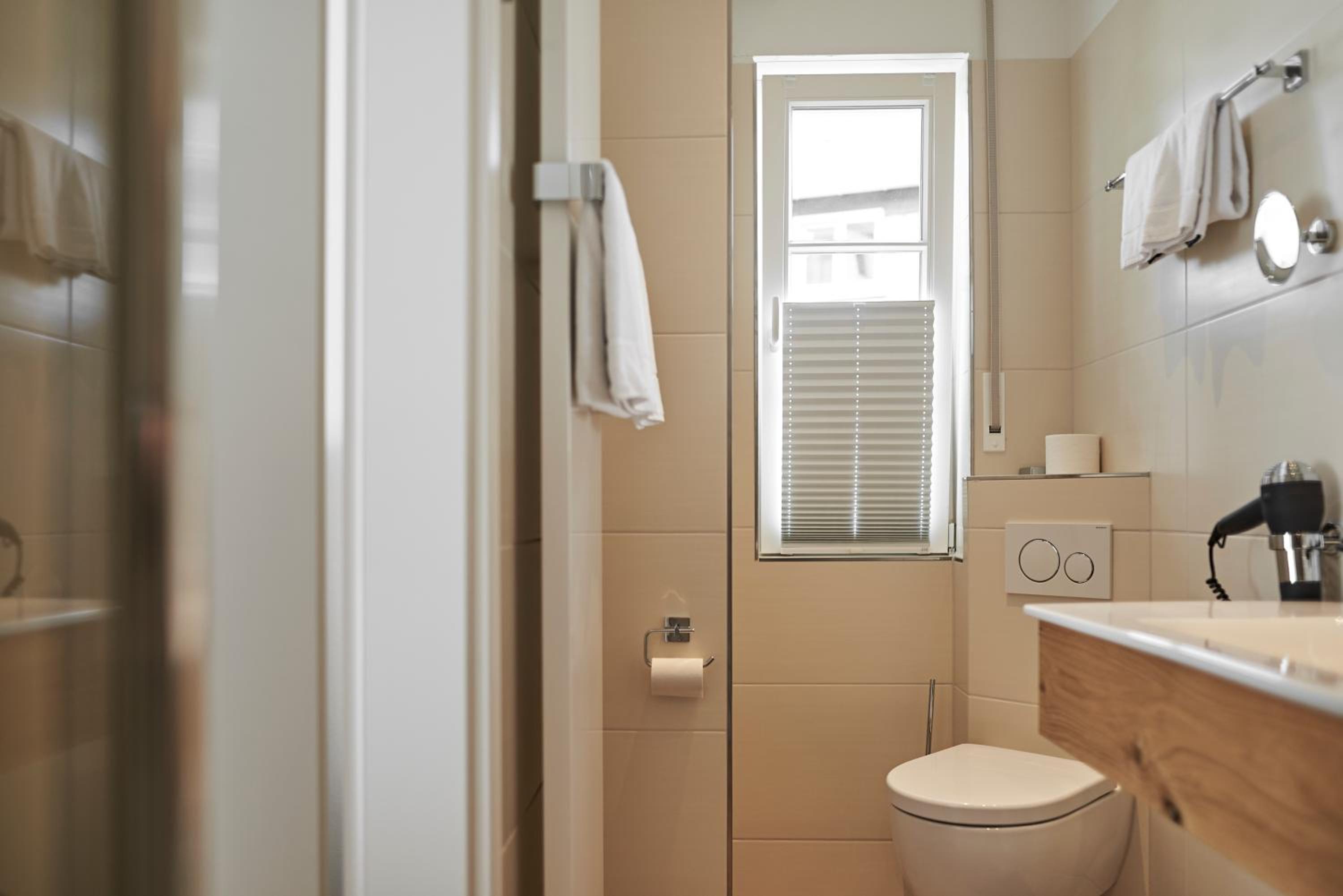 Deluxe Double Room - Photo 19