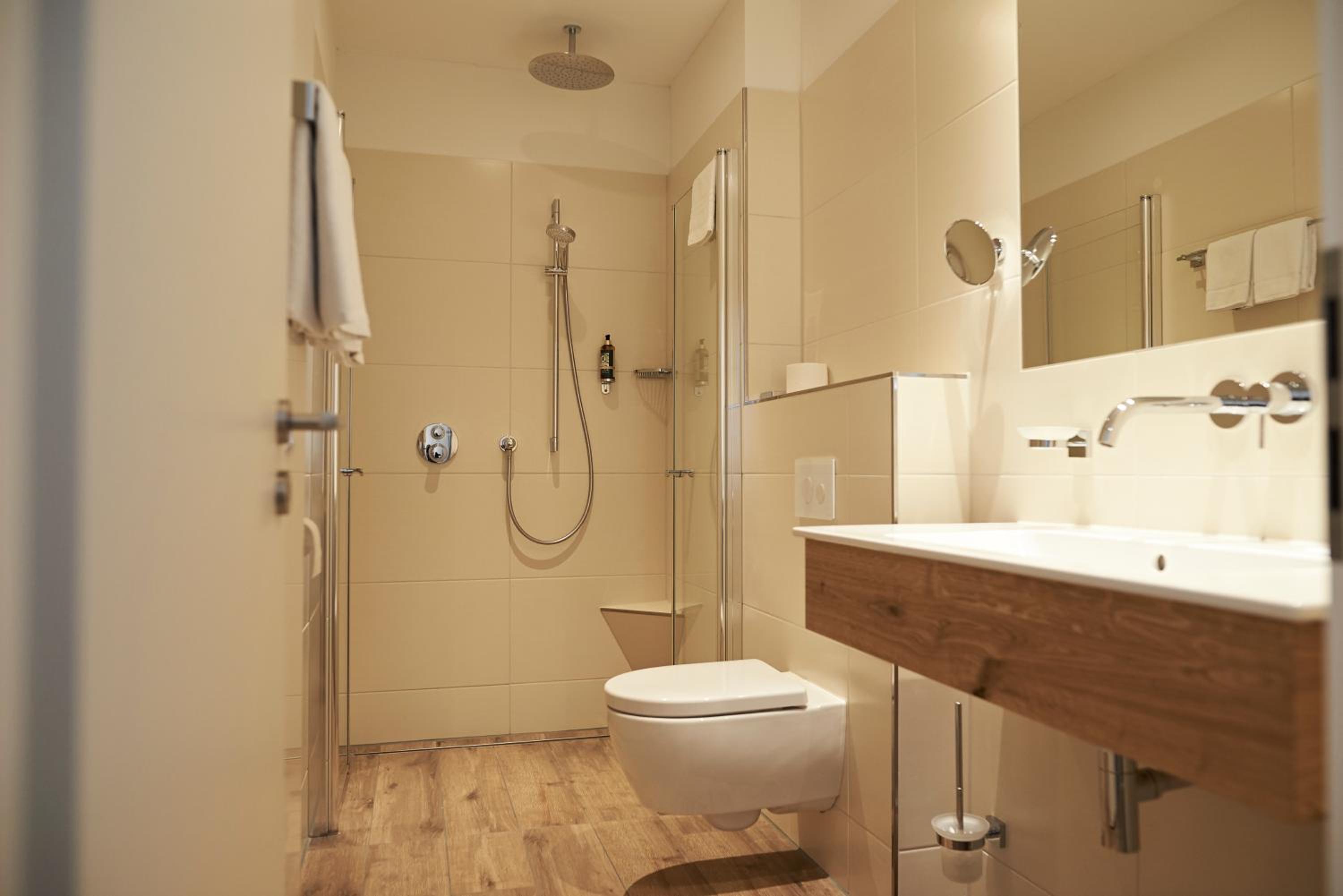 Deluxe Double Room - Photo 15