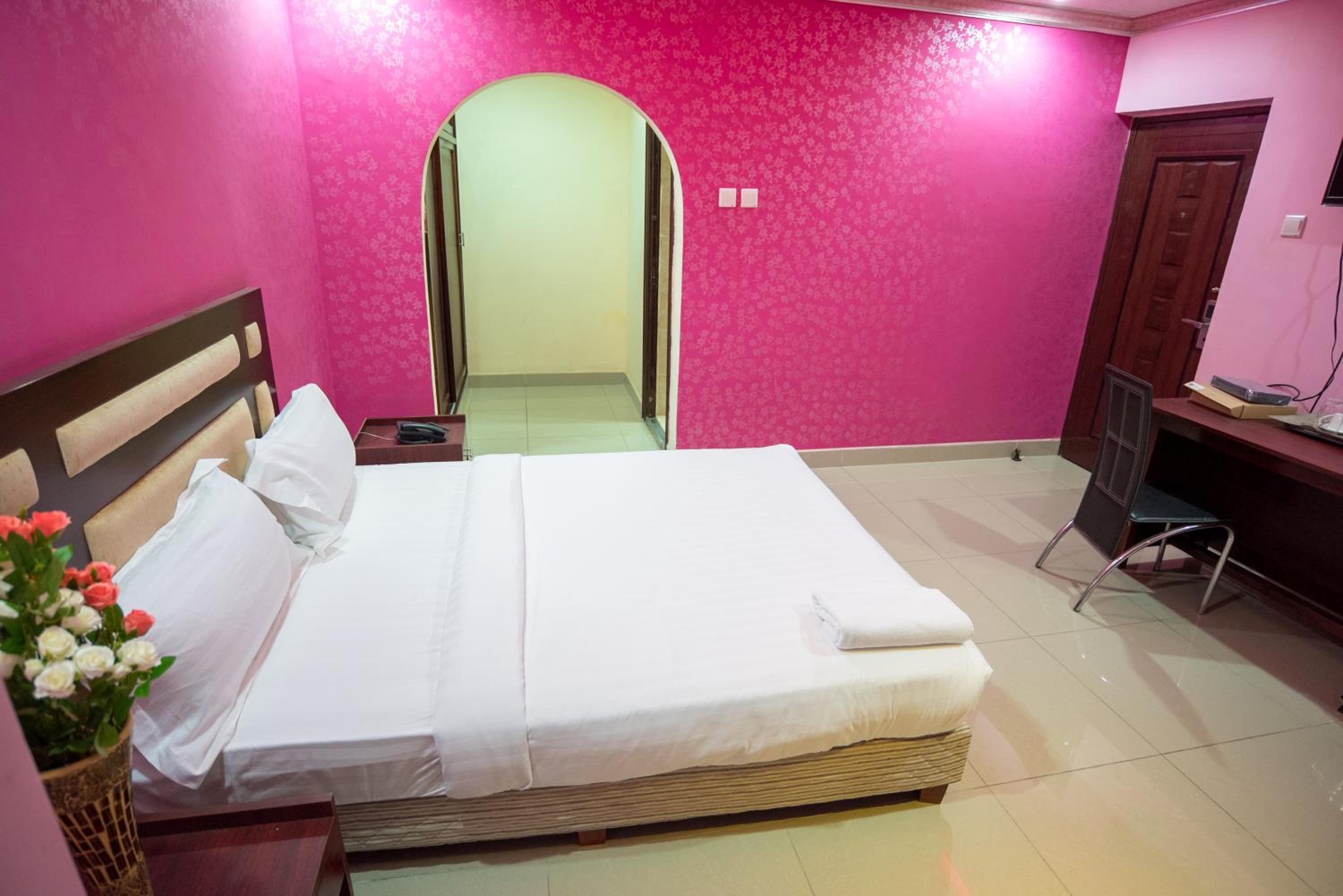 Deluxe King Room photo 2
