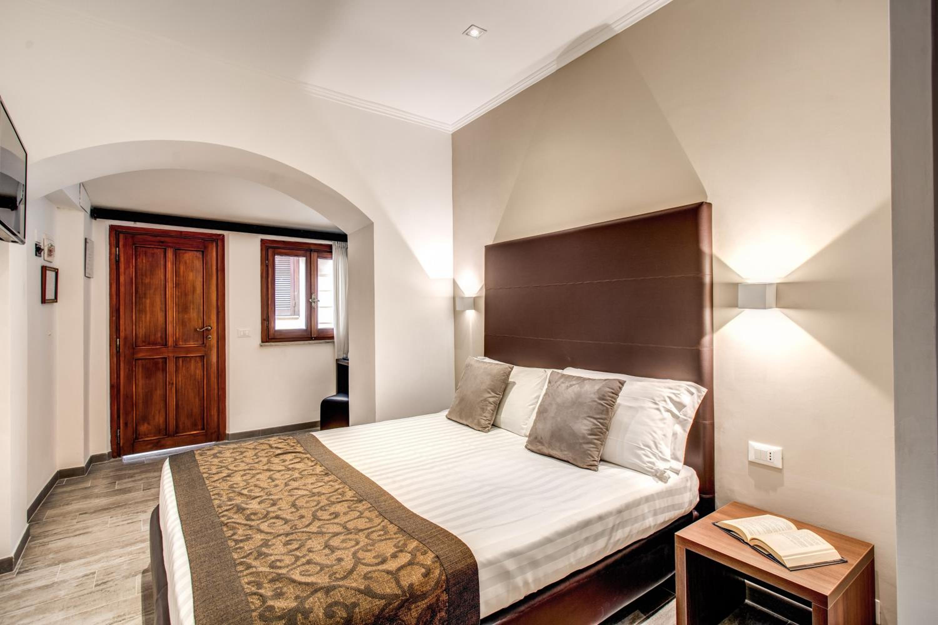 Double or Twin Room with Garden View thumbnail 6