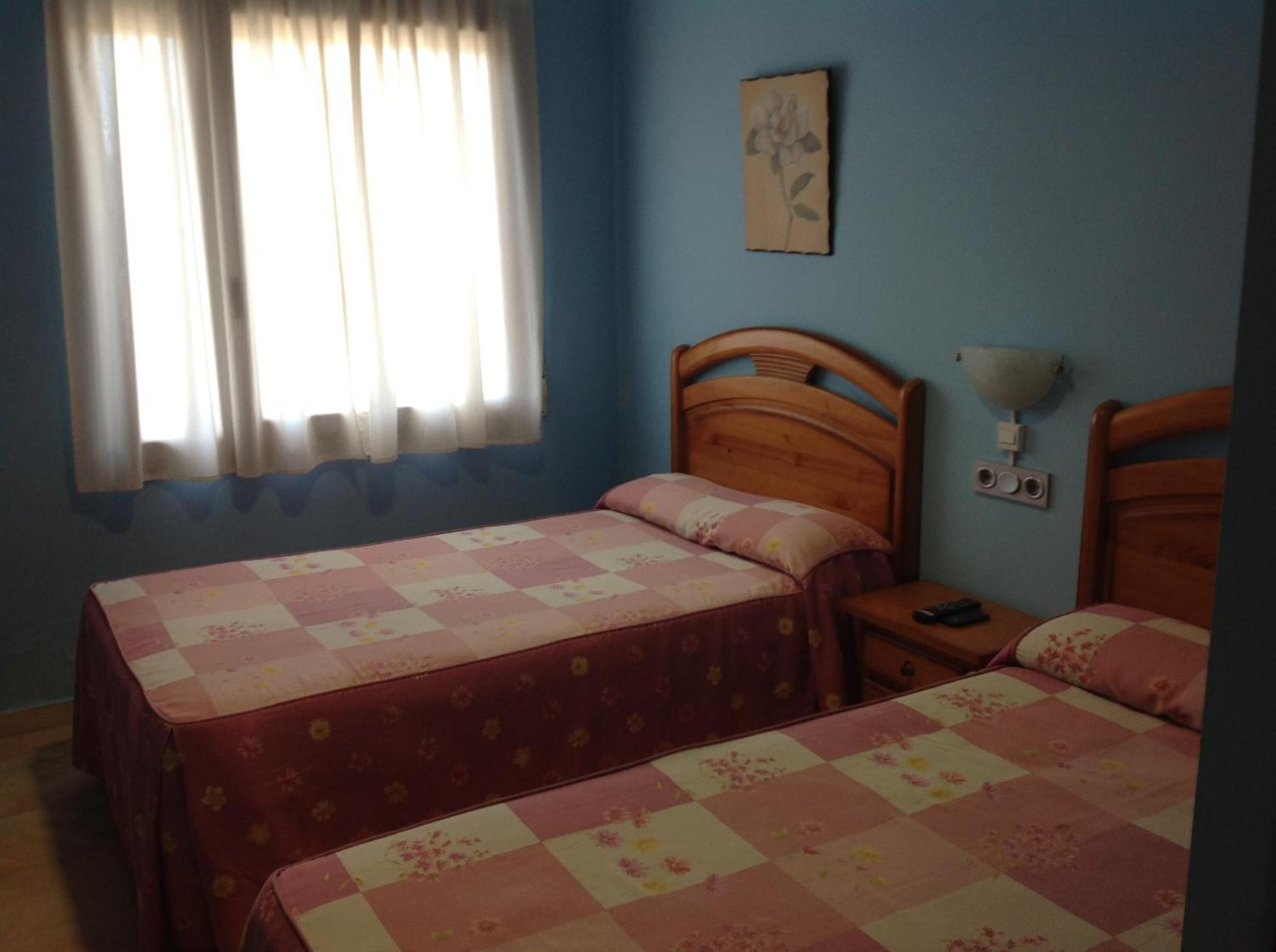 Twin Room - Photo 2