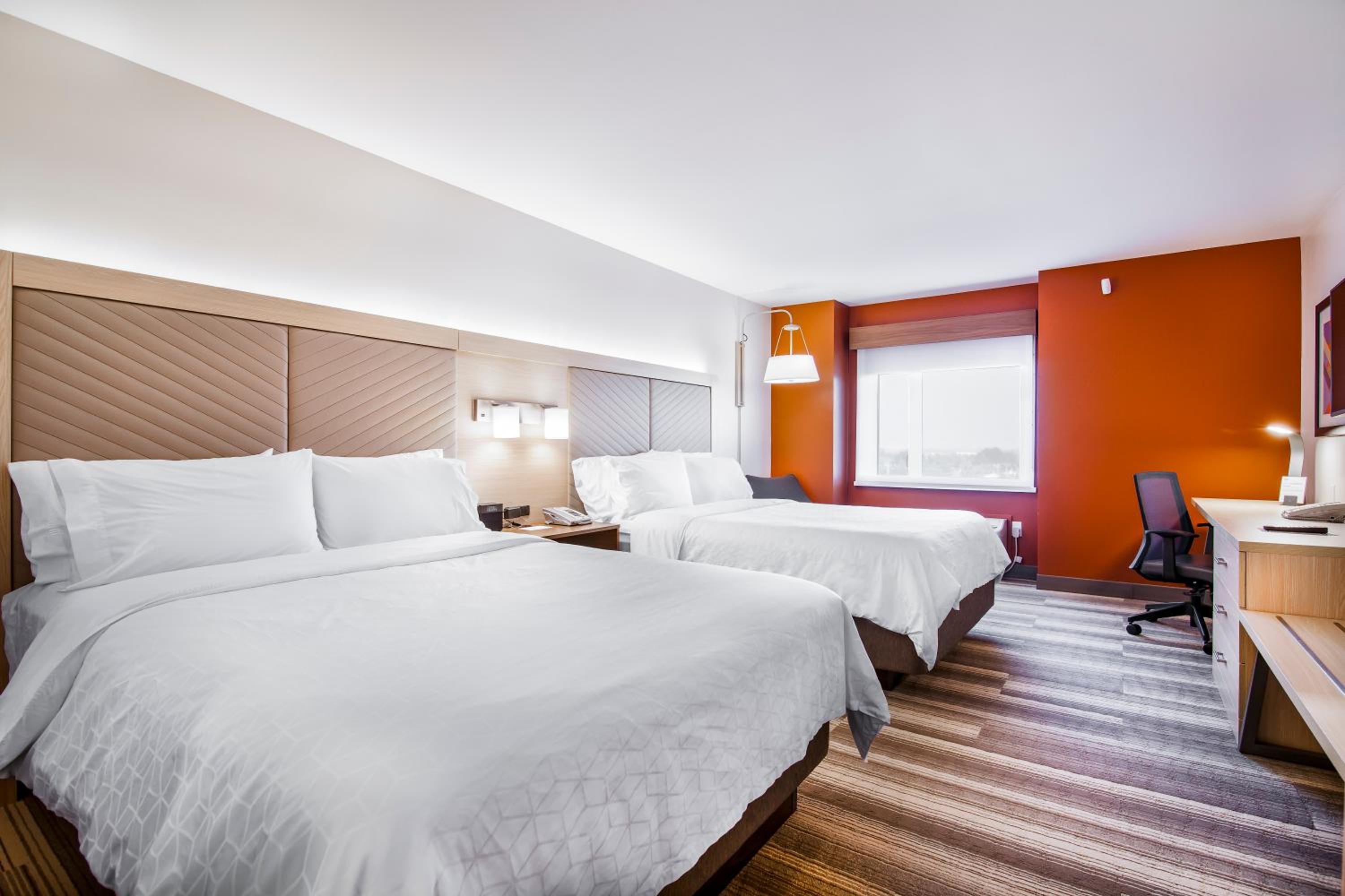 Standard Queen Room with Two Queen Beds - Top Floor photo 1