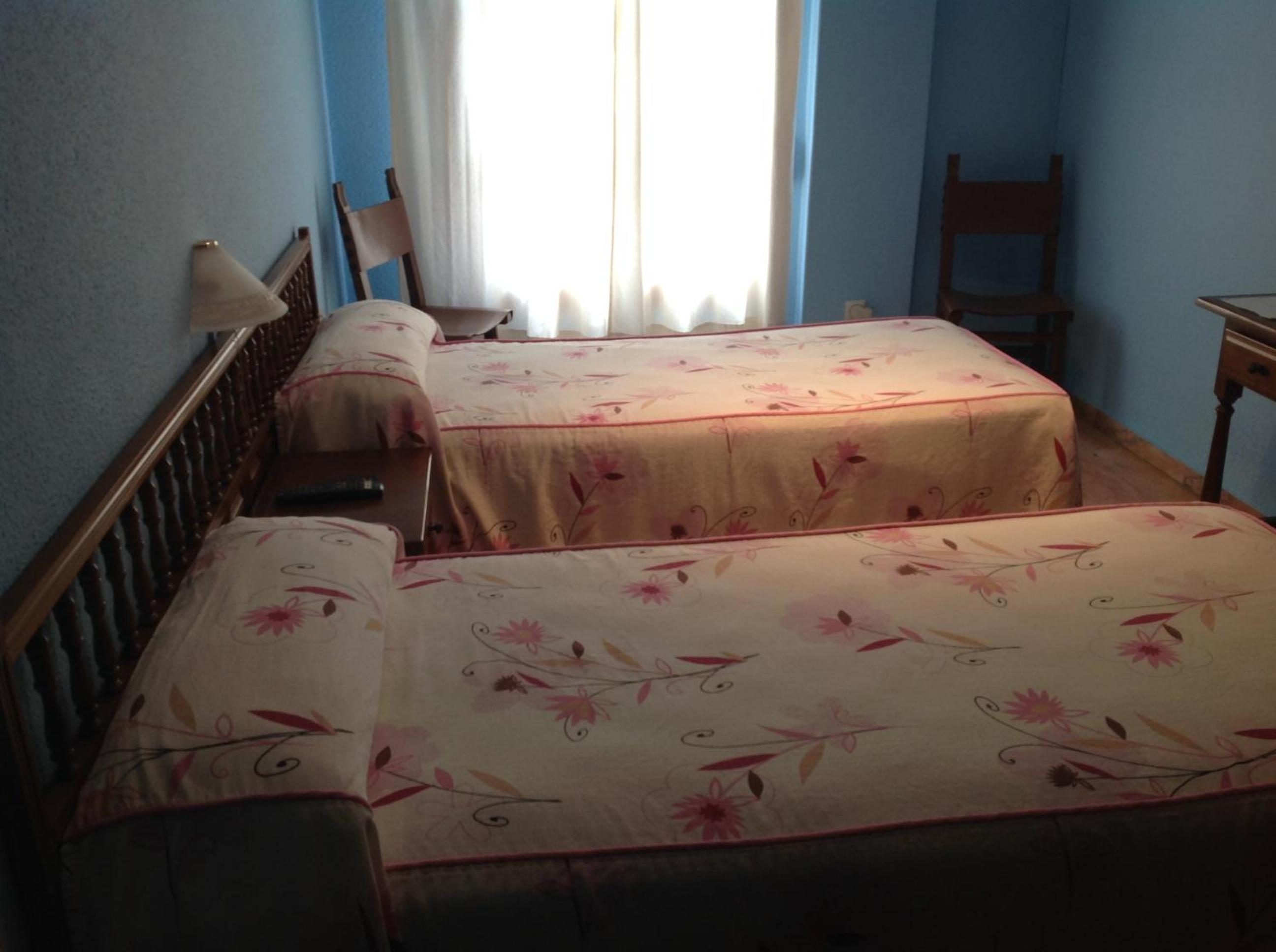 Twin Room - Photo 1