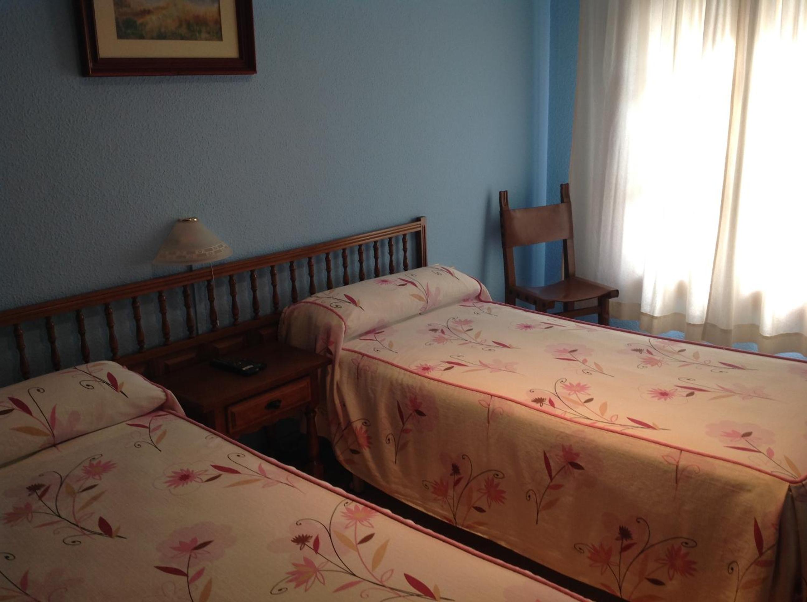 Twin Room - Photo 4