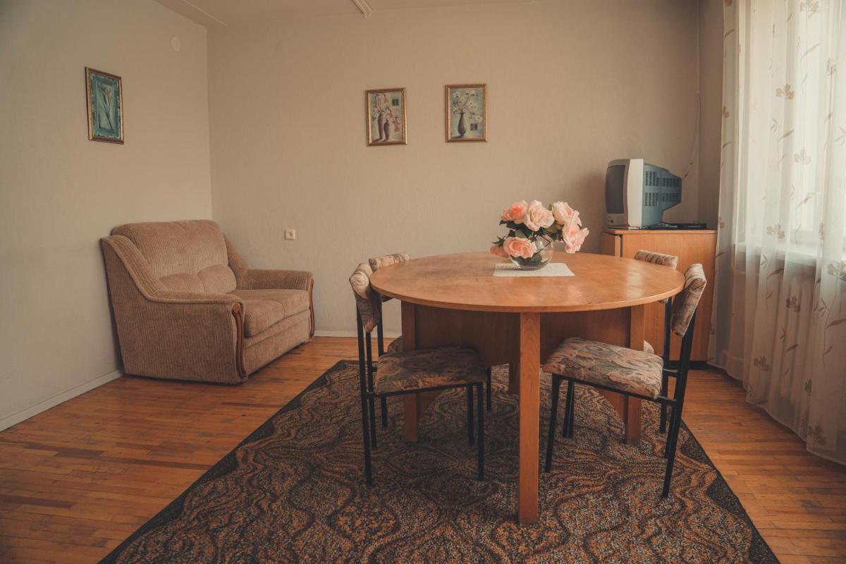 Standard Family Room photo 3