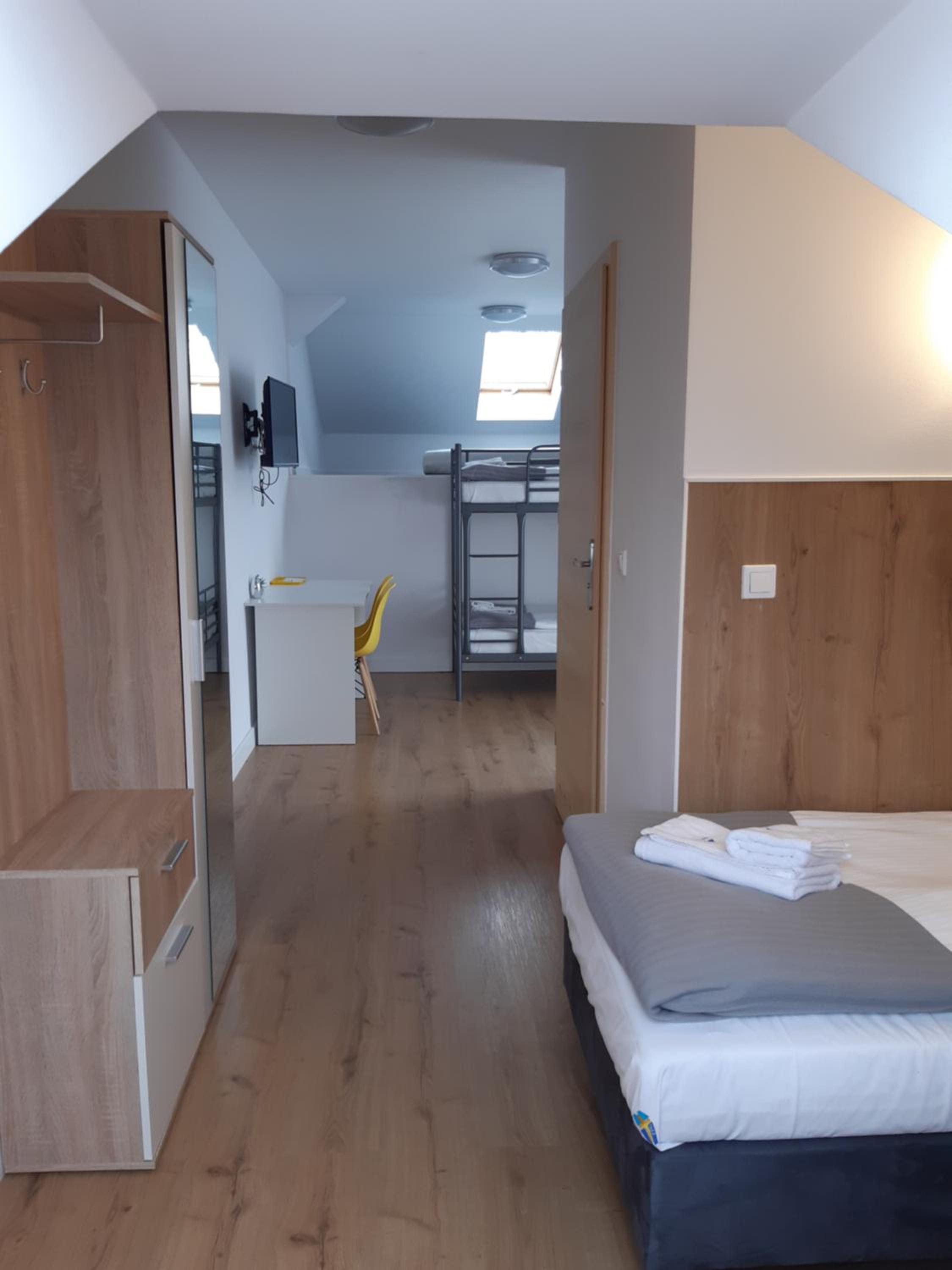 Quadruple Room with Shower - Photo 1