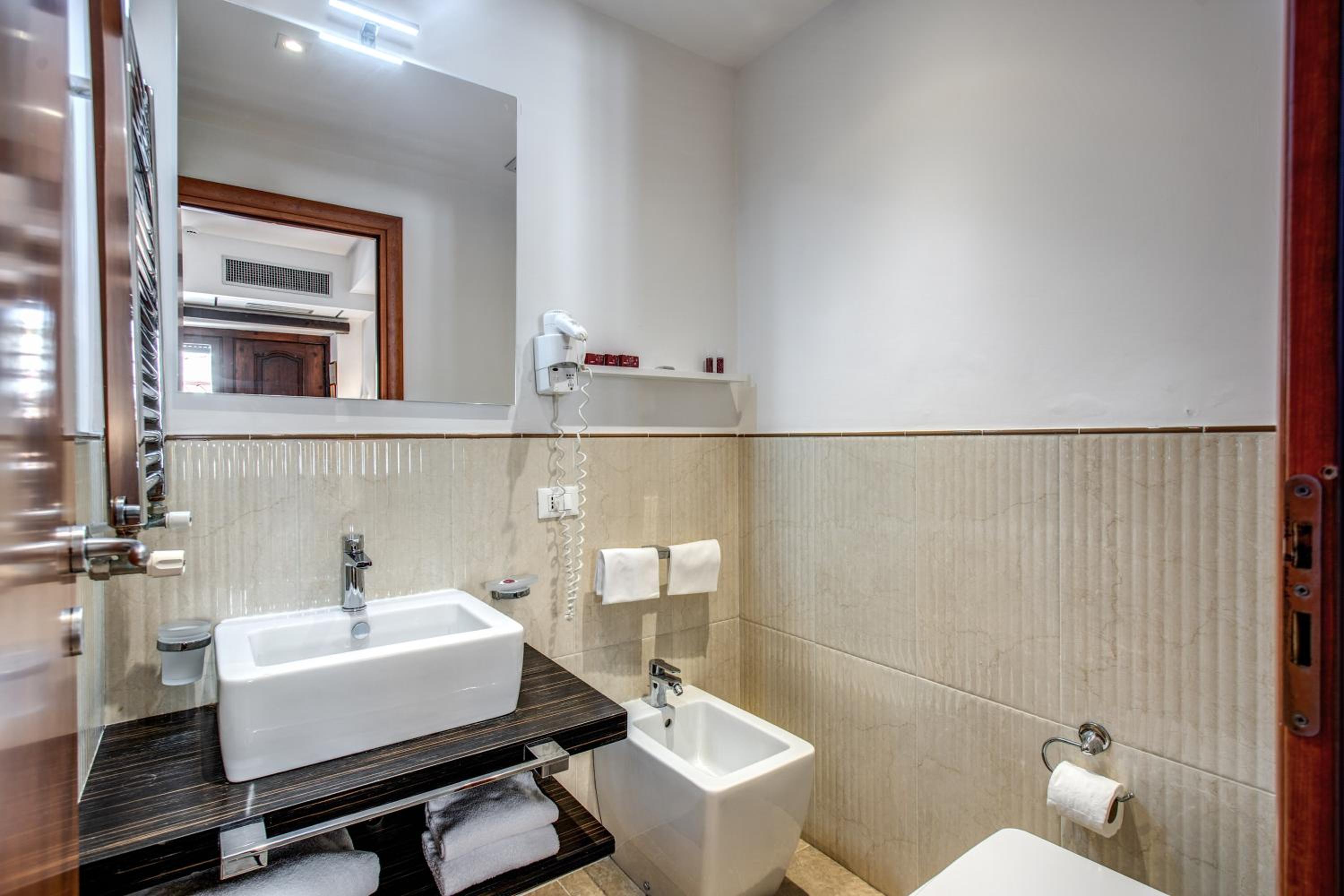 Double or Twin Room with Garden View thumbnail 6