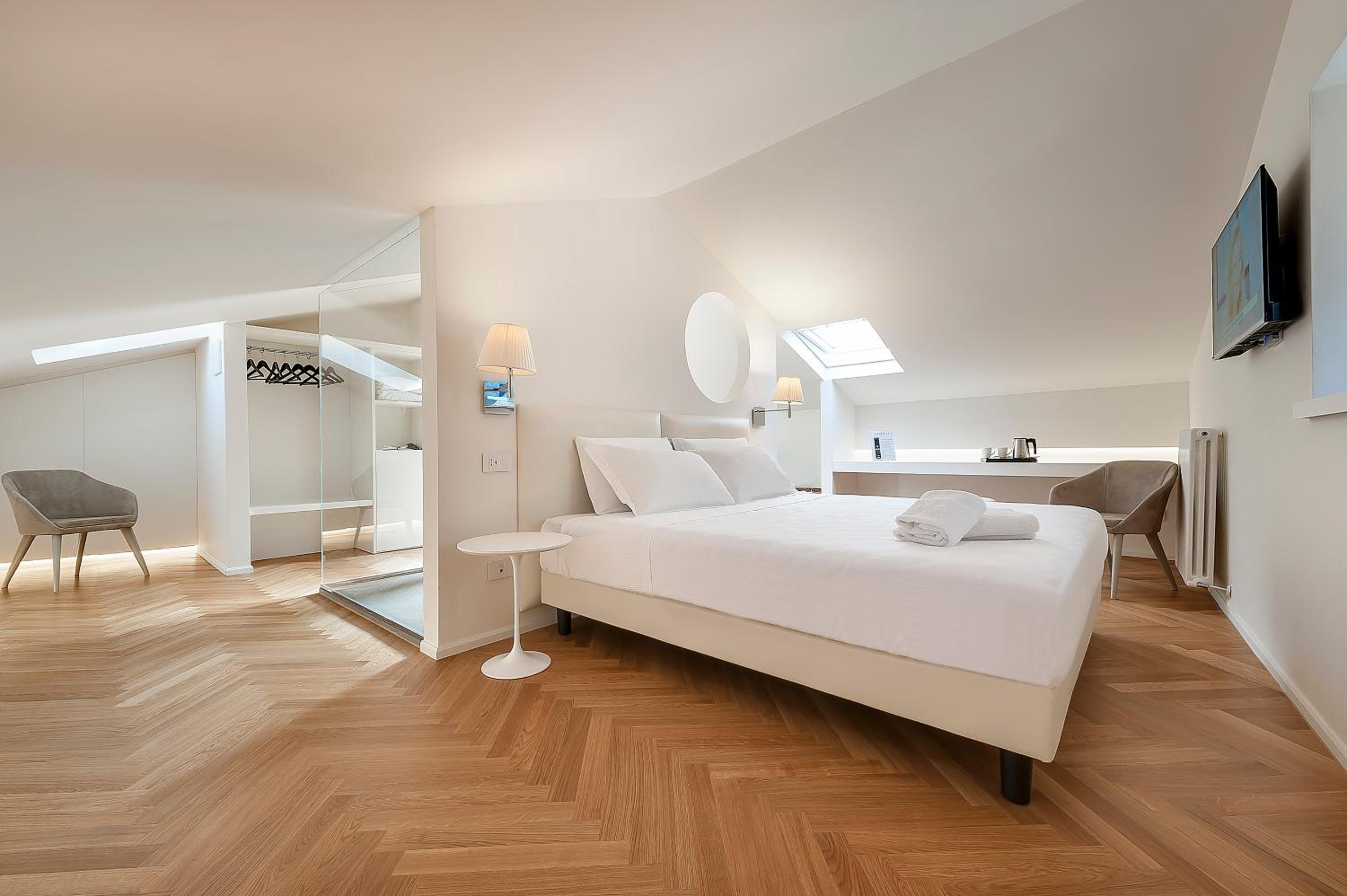 Deluxe Junior Suite - Photo 7