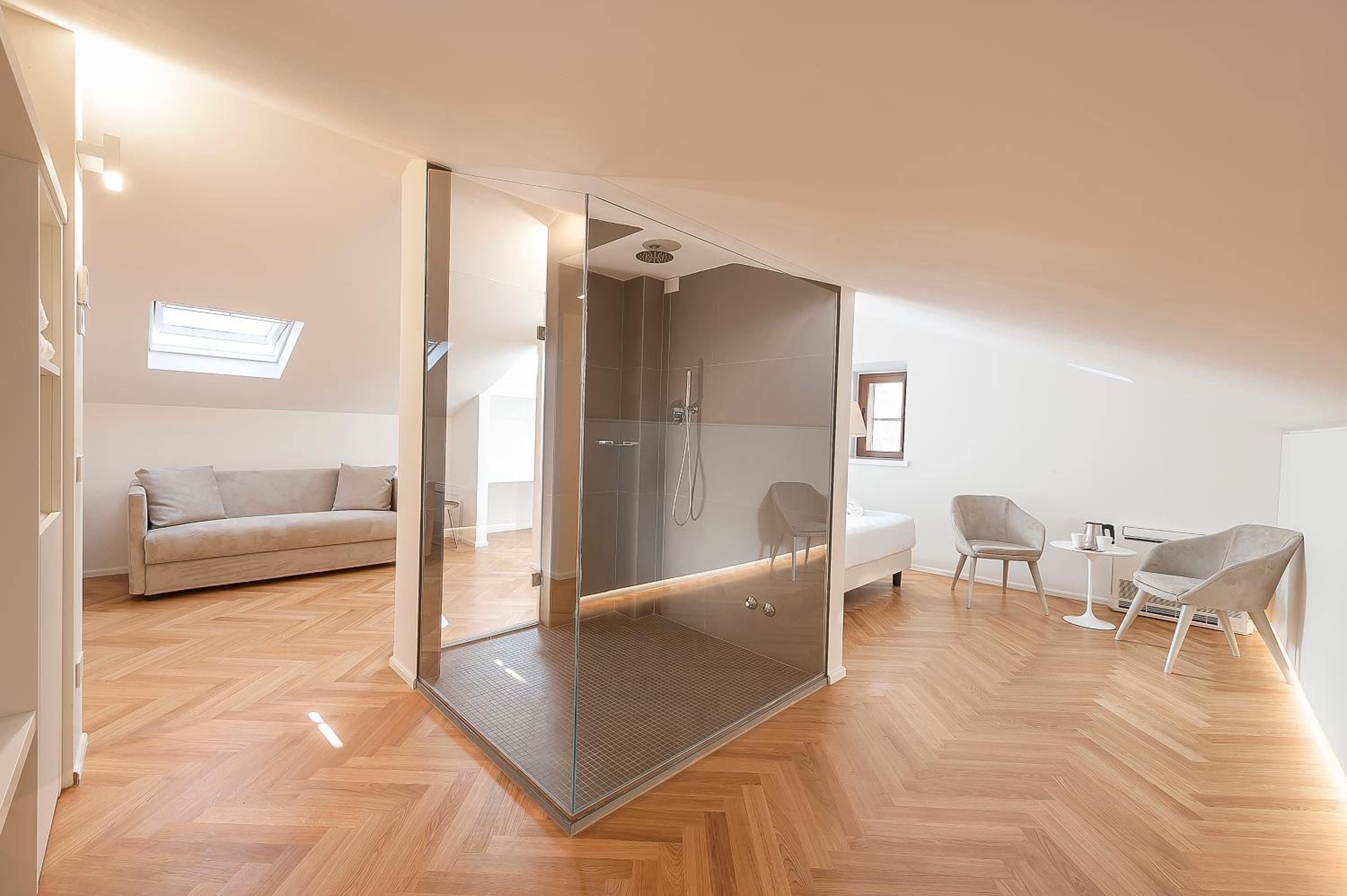 Deluxe Junior Suite - Photo 6