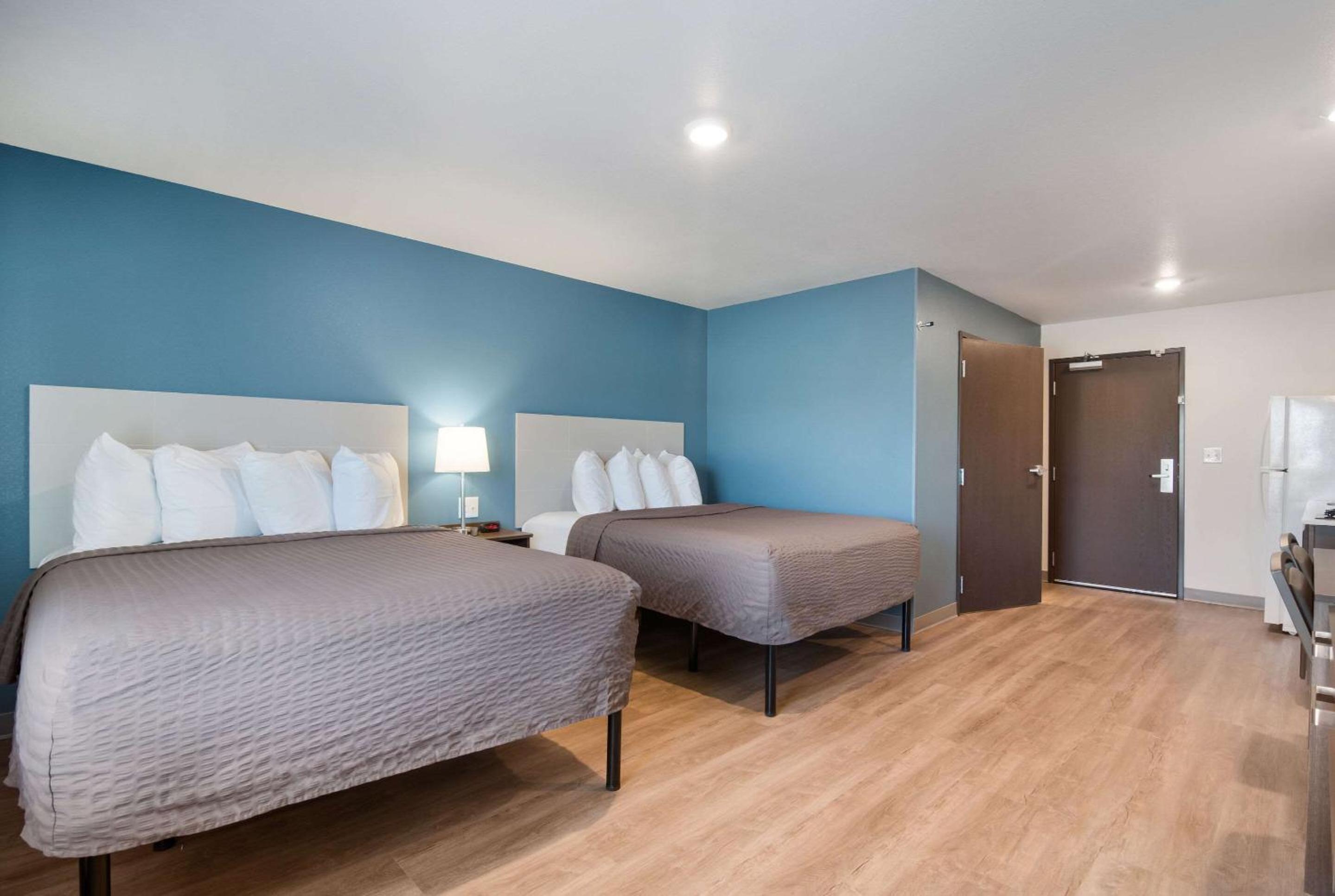 Queen Room with Two Queen Beds - Non-Smoking - Photo 1