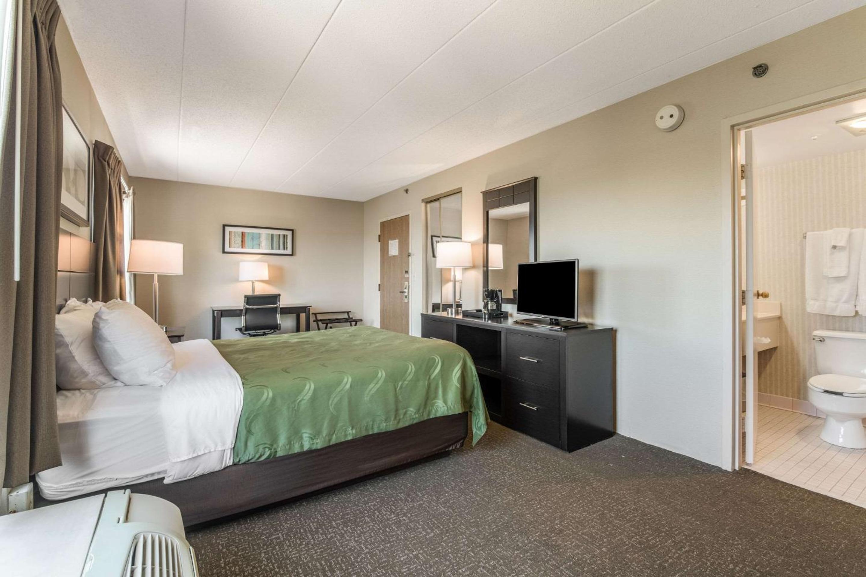 Queen Room - Photo 7