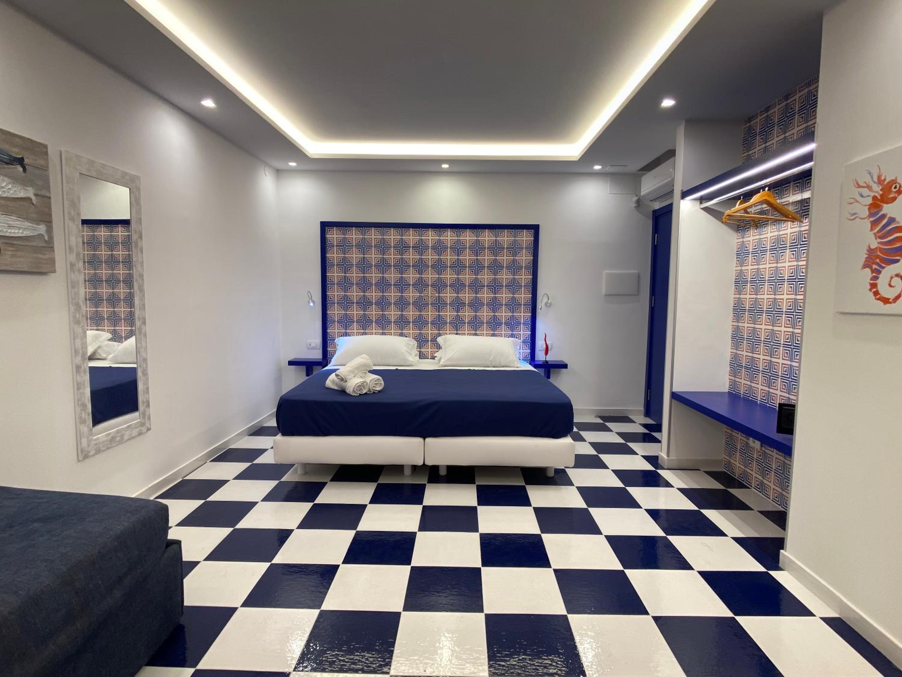 Deluxe Family Room - Photo 13
