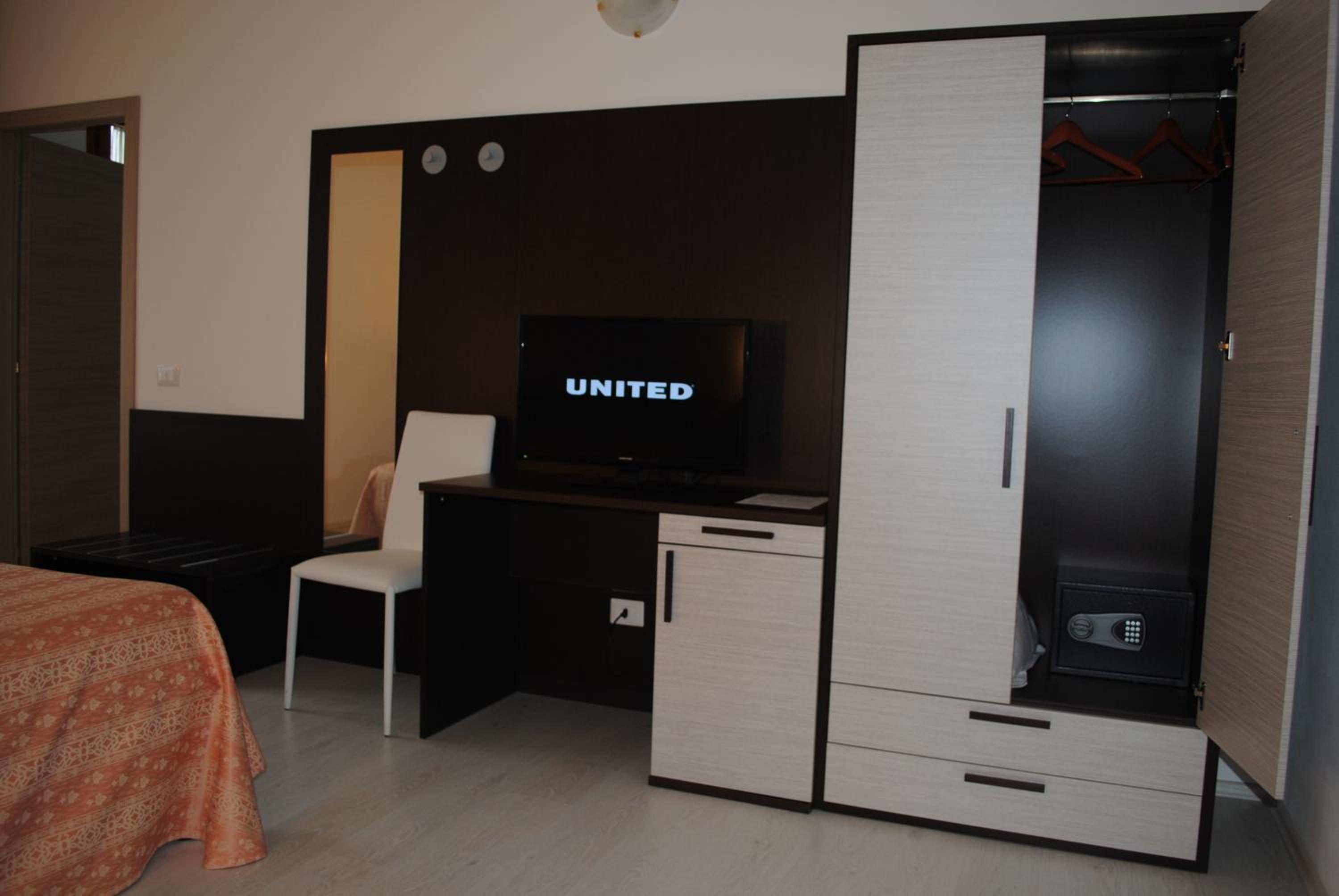 One-Bedroom Apartment - Ground Floor photo 3