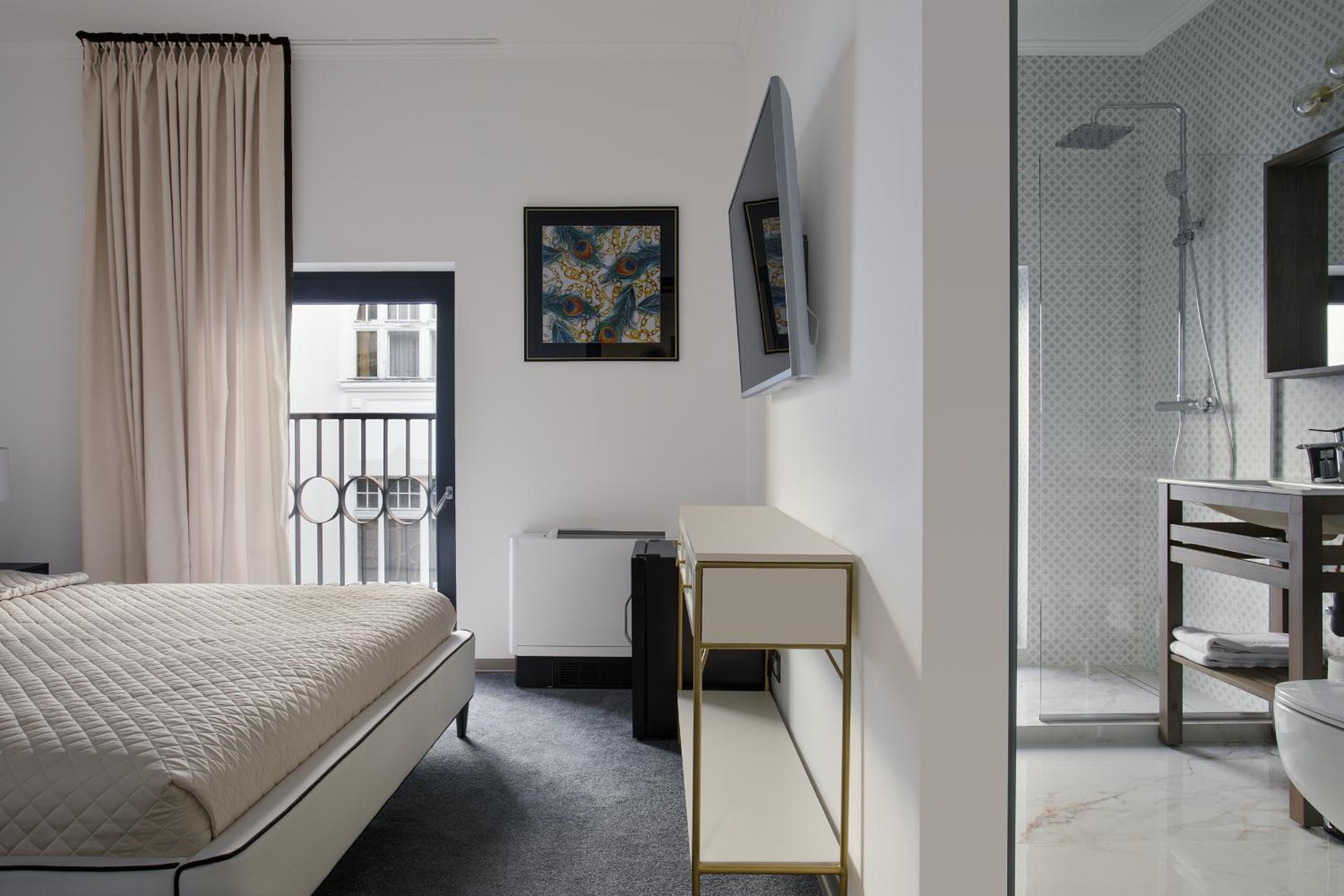 Standard Double Room - Photo 7