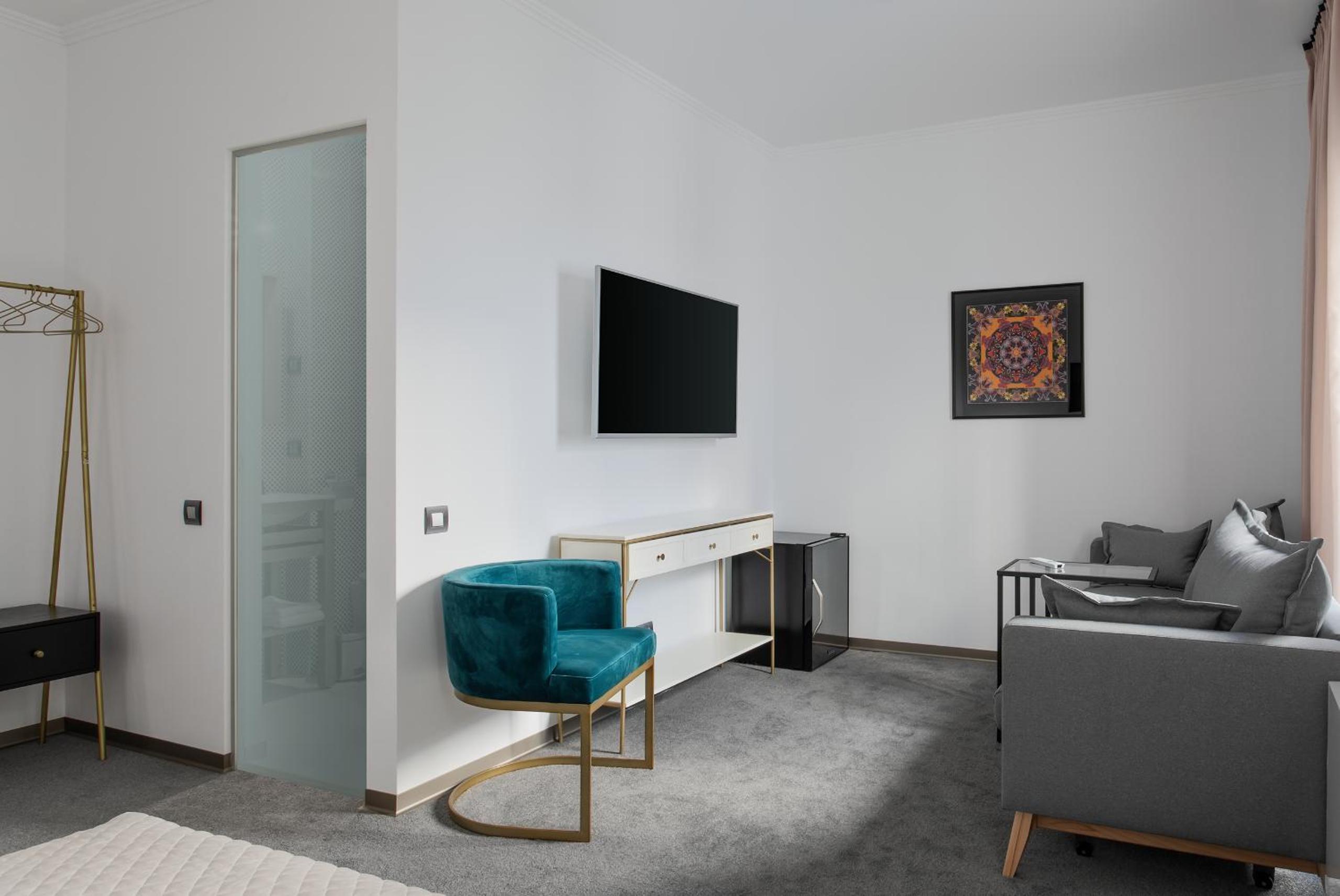 Family Room - Photo 3