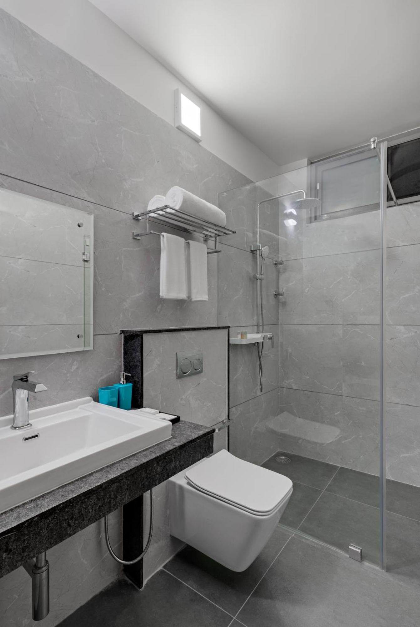 Double Room - Photo 3