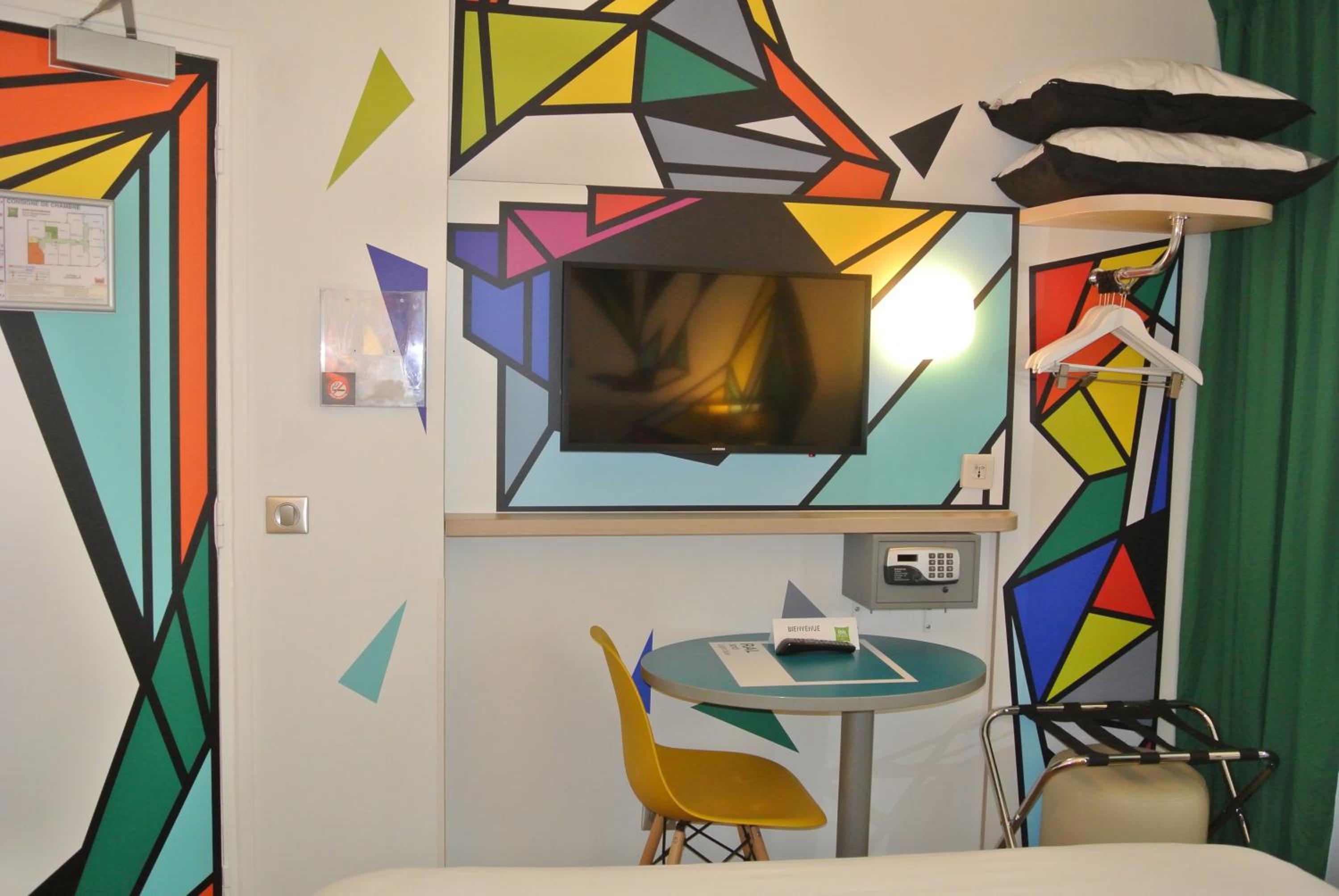 Standard Double Room thumbnail 6