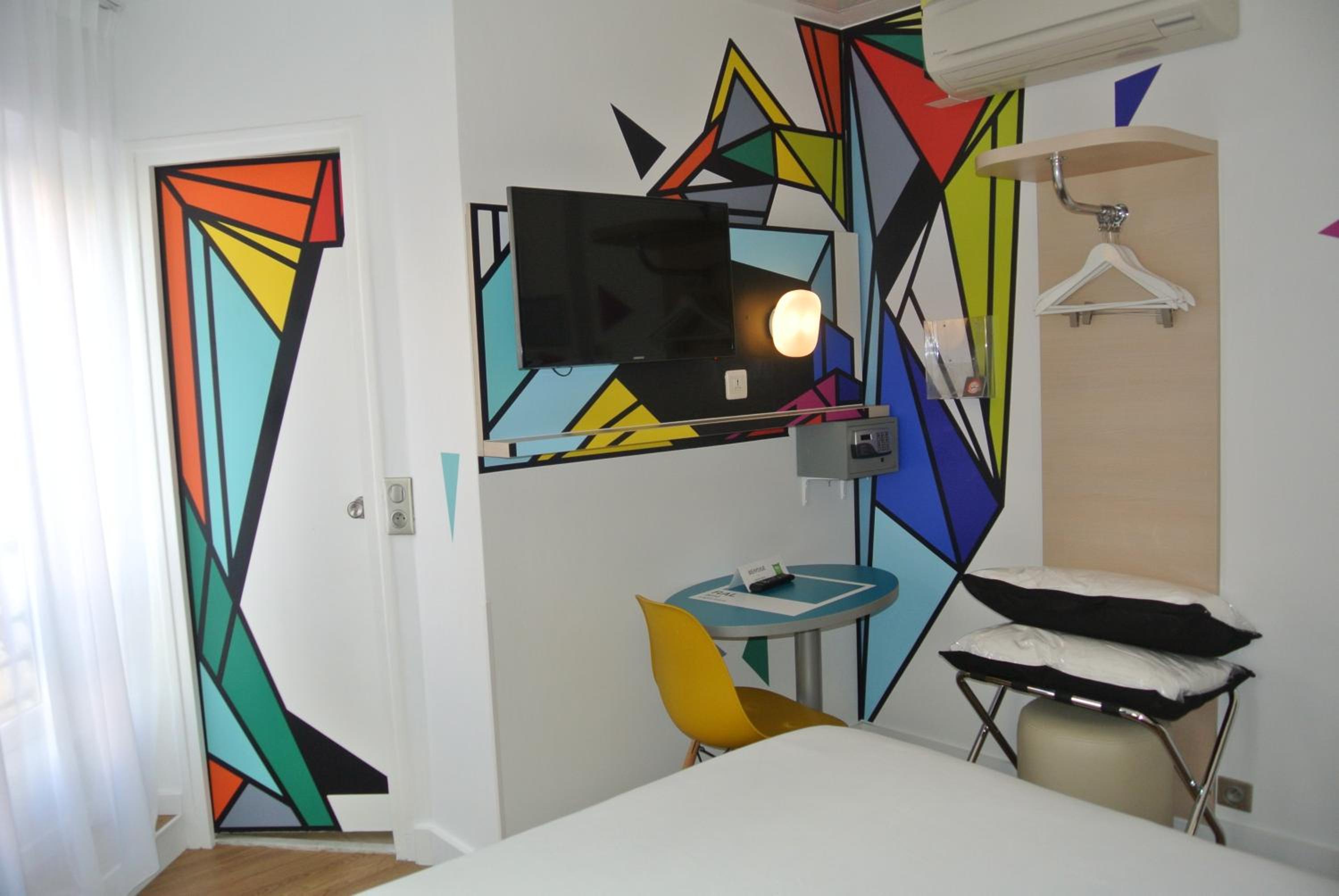 Two Adjacent Rooms thumbnail 5
