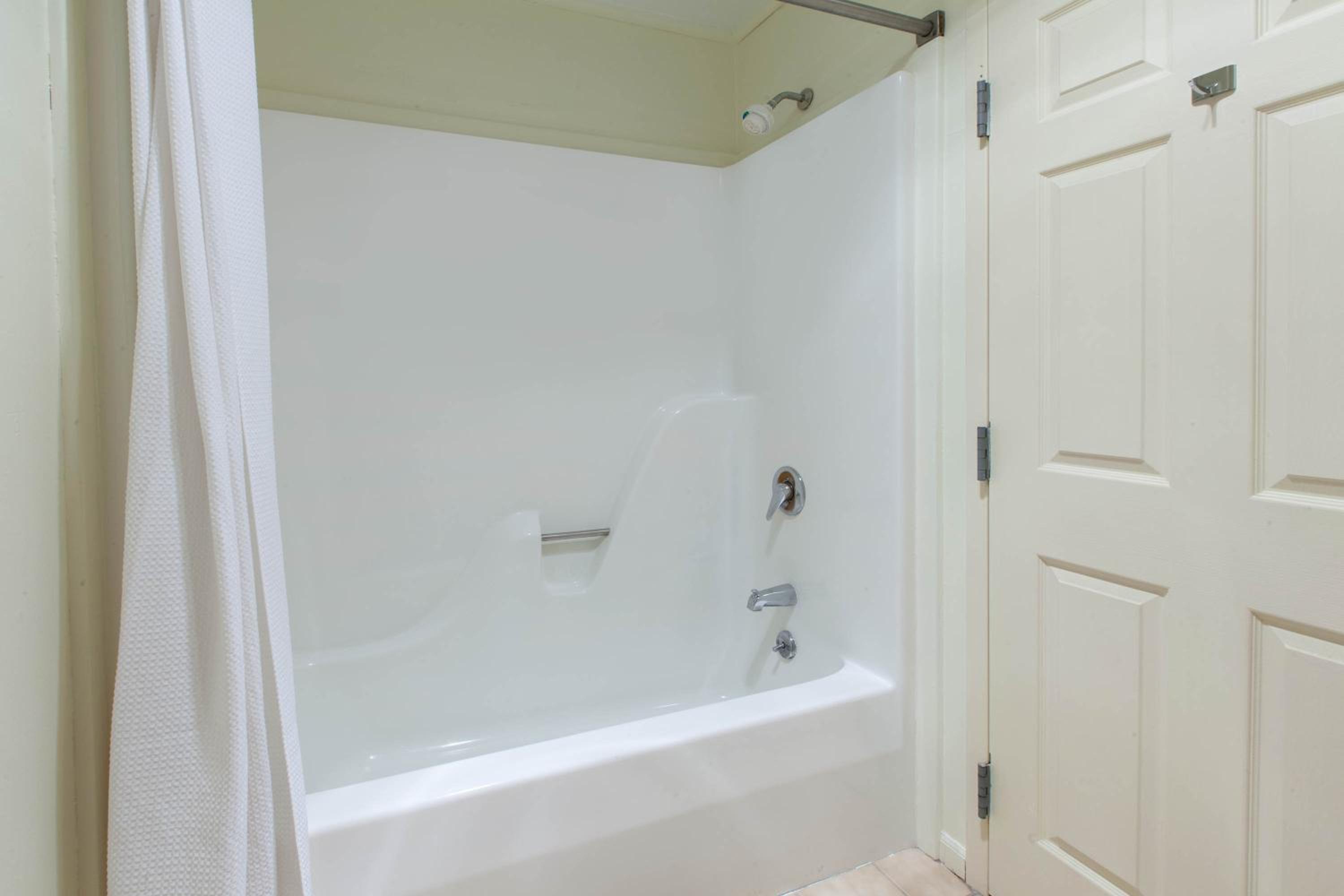 Queen Room with Two Queen Beds and Patio photo 2