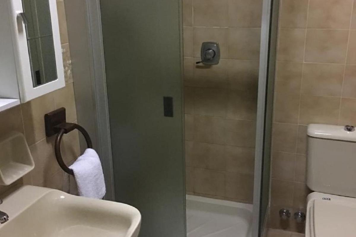 Standard Single Room with Shower photo 3