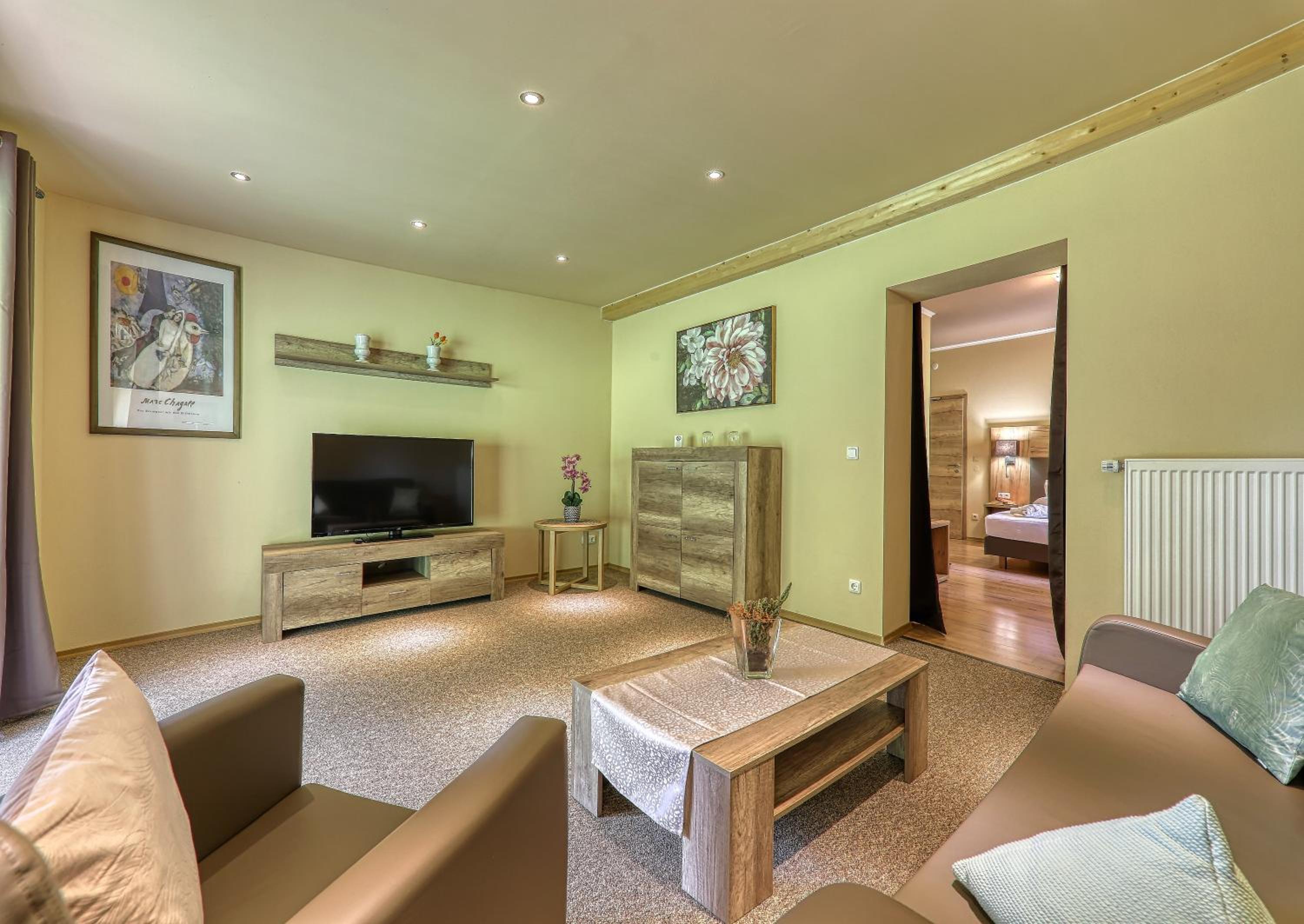 Suite with Hot Tub
