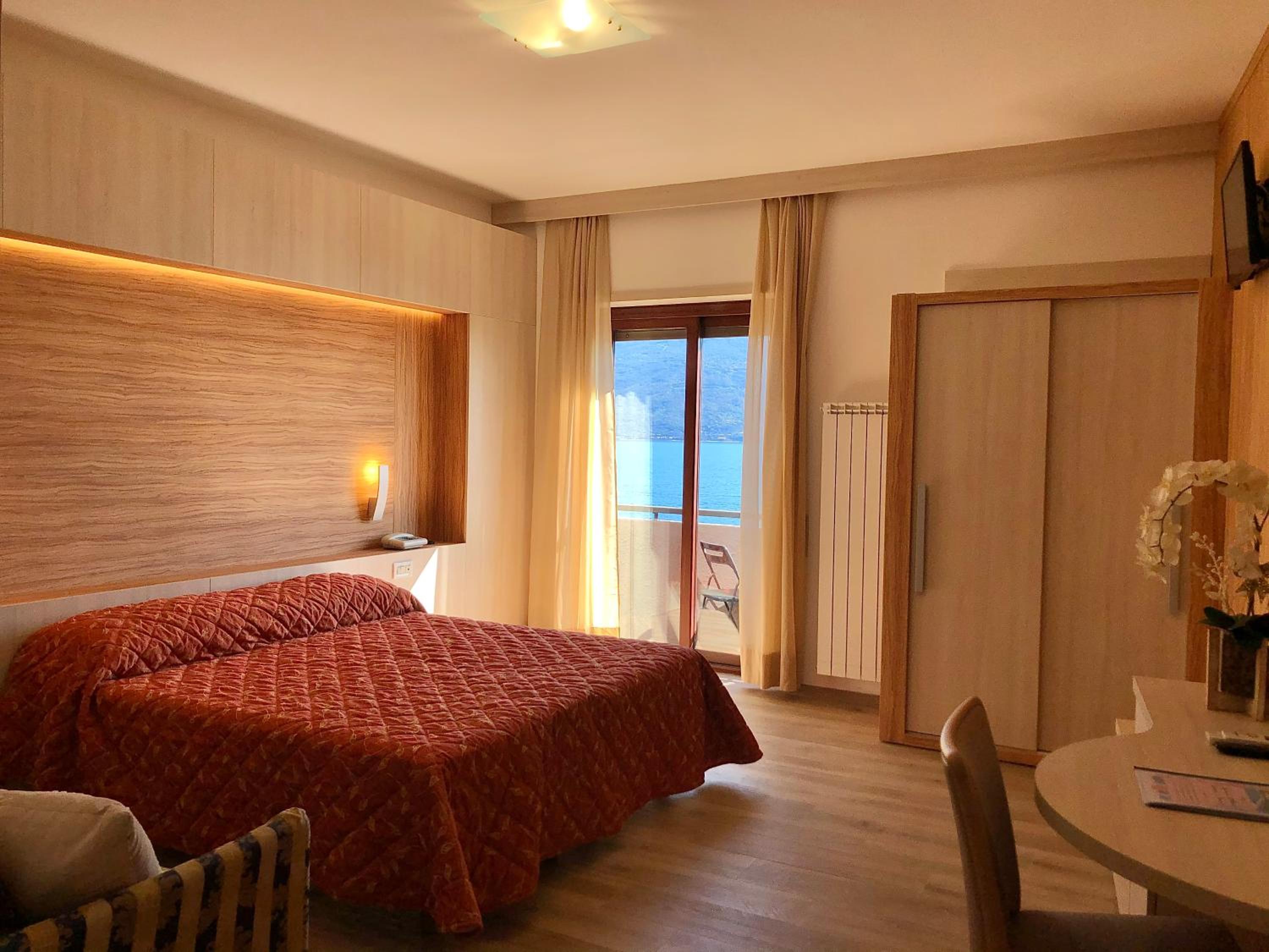 Deluxe Room with Lake View - Photo 1