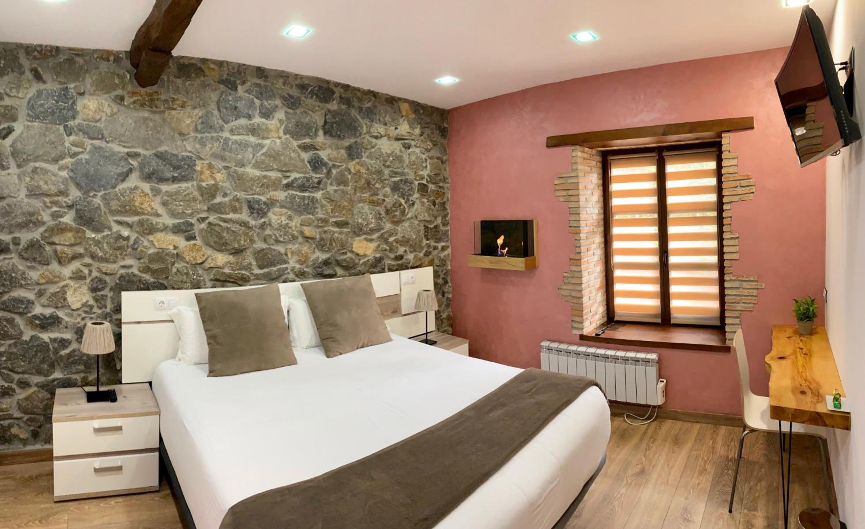 Standard Double or Twin Room - Photo 1
