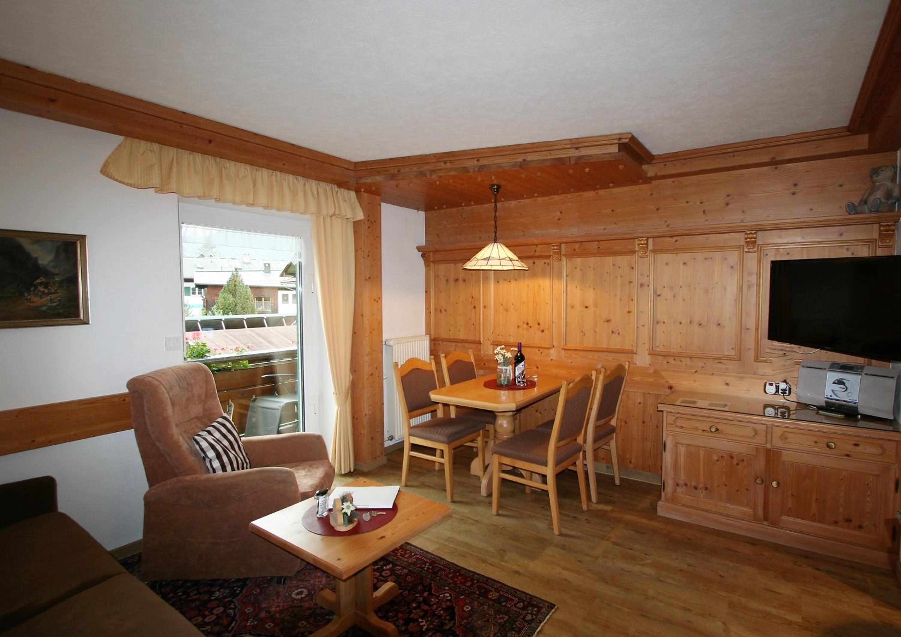 Apartment with Mountain View photo 1
