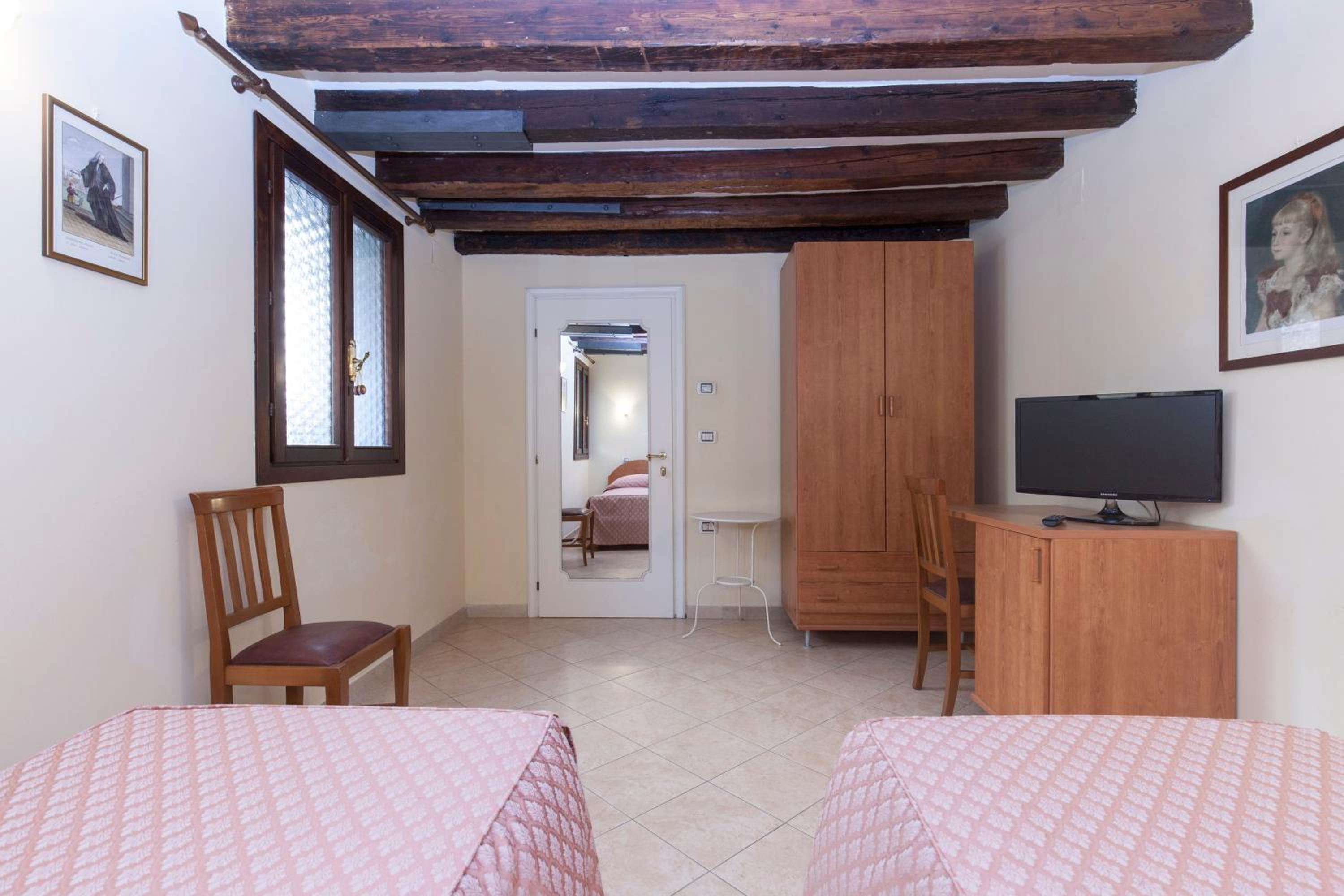 Budget Double or Twin Room photo 1