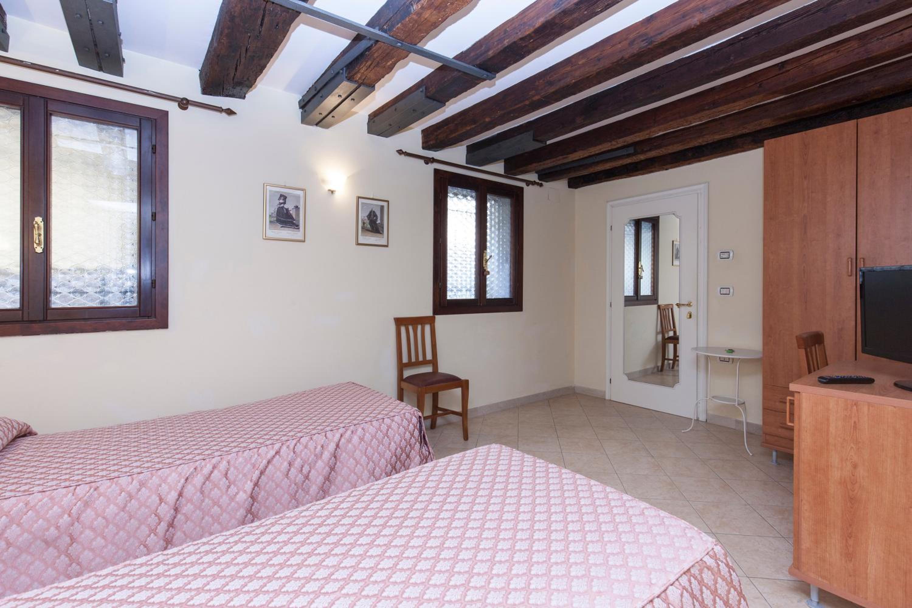 Budget Double or Twin Room photo 3