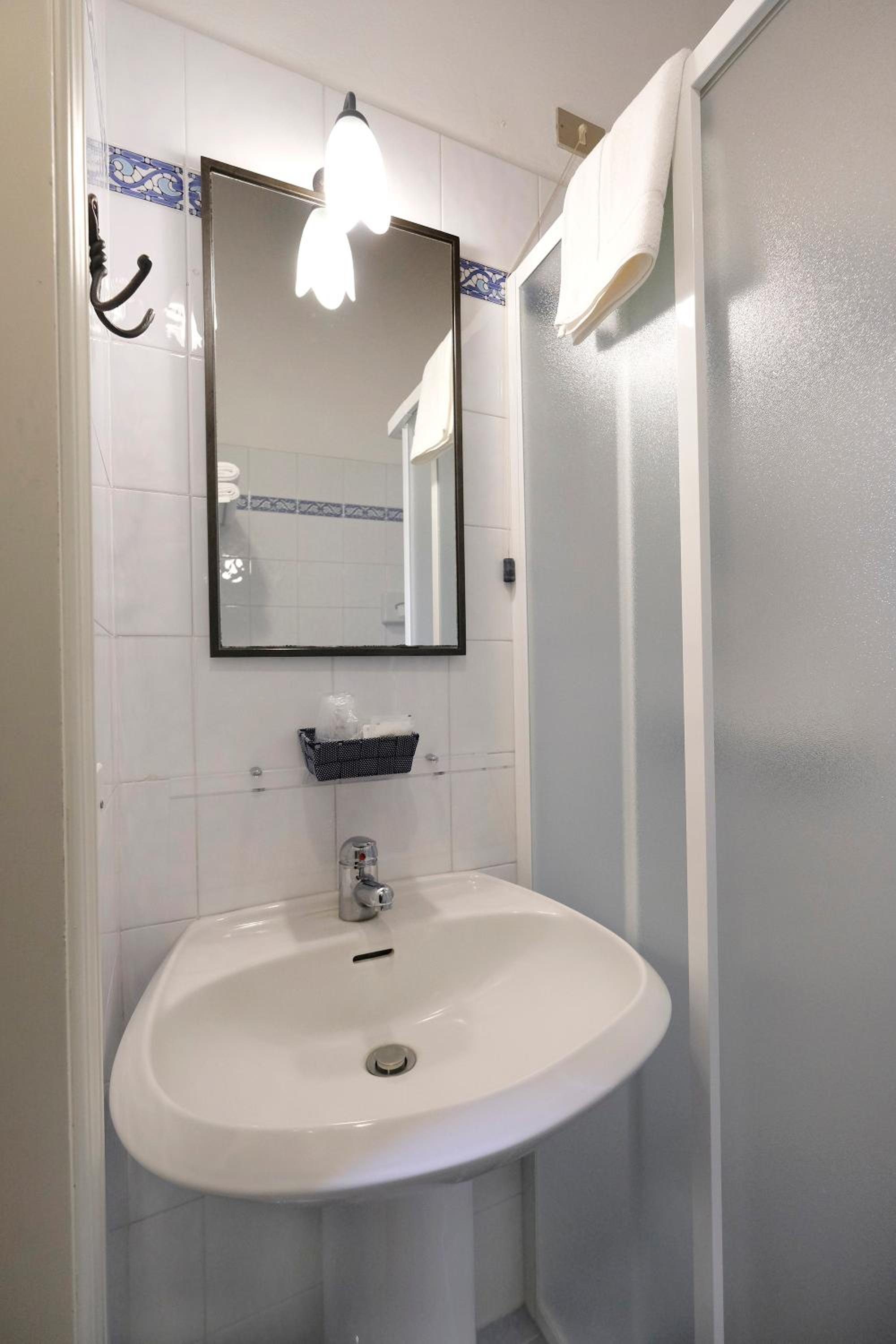 Double Room - Photo 7