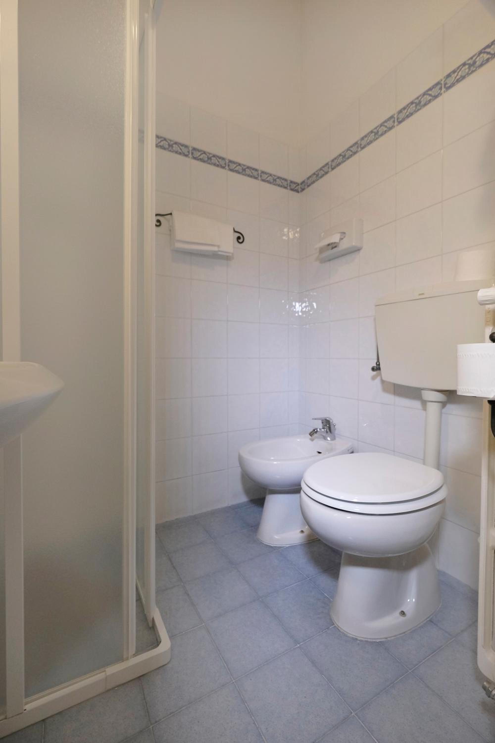 Double Room - Photo 8