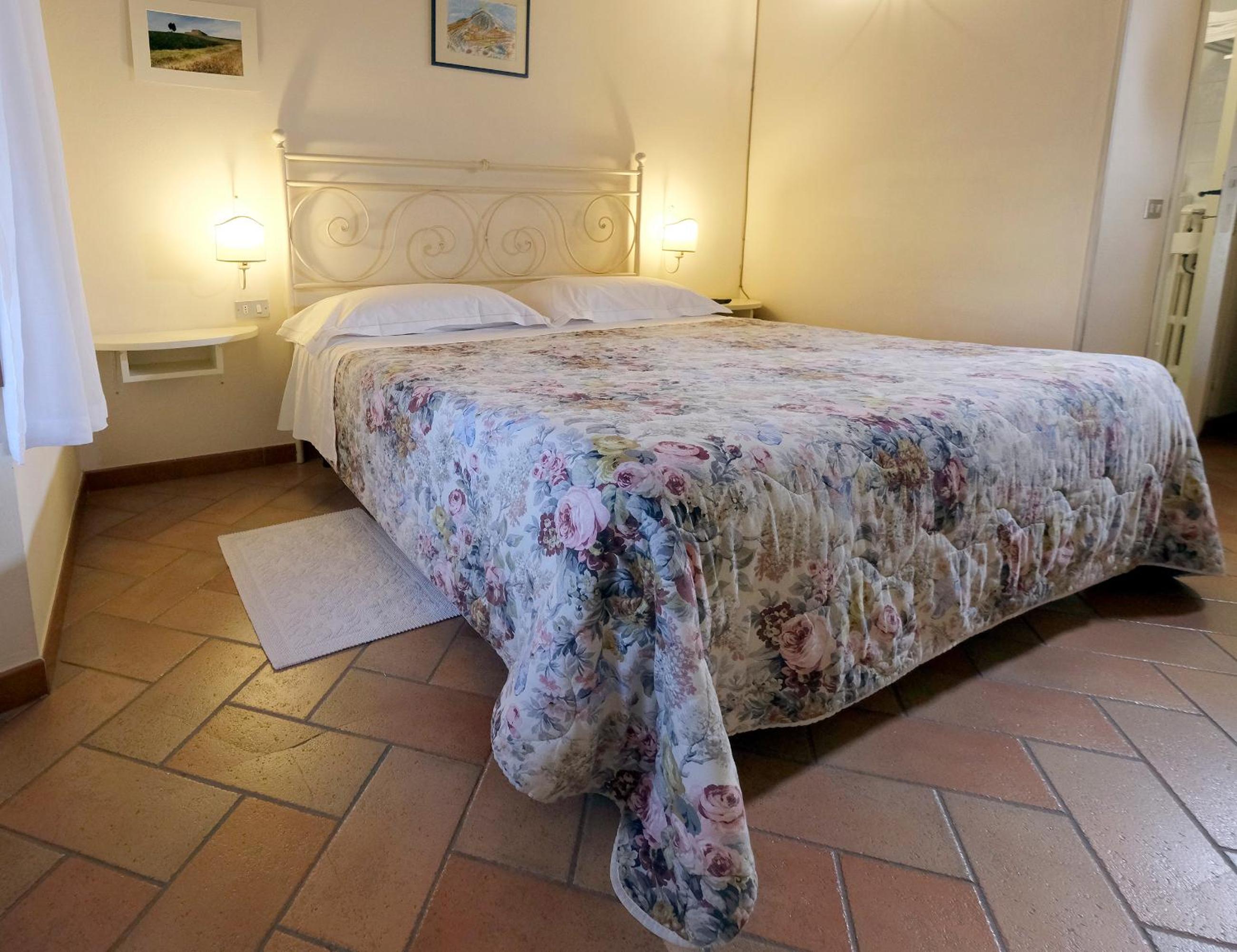 Double Room - Photo 10