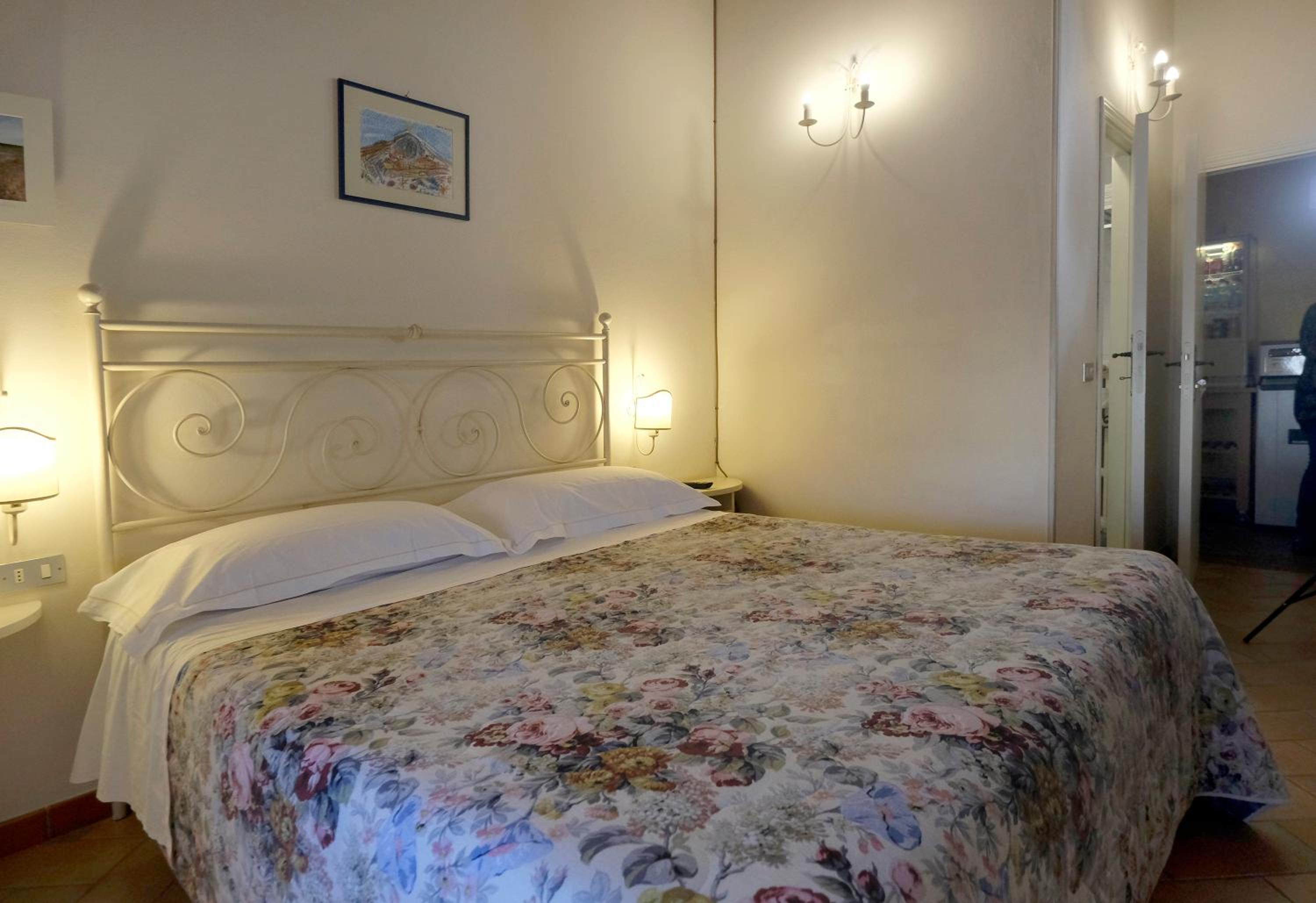 Double Room - Photo 11