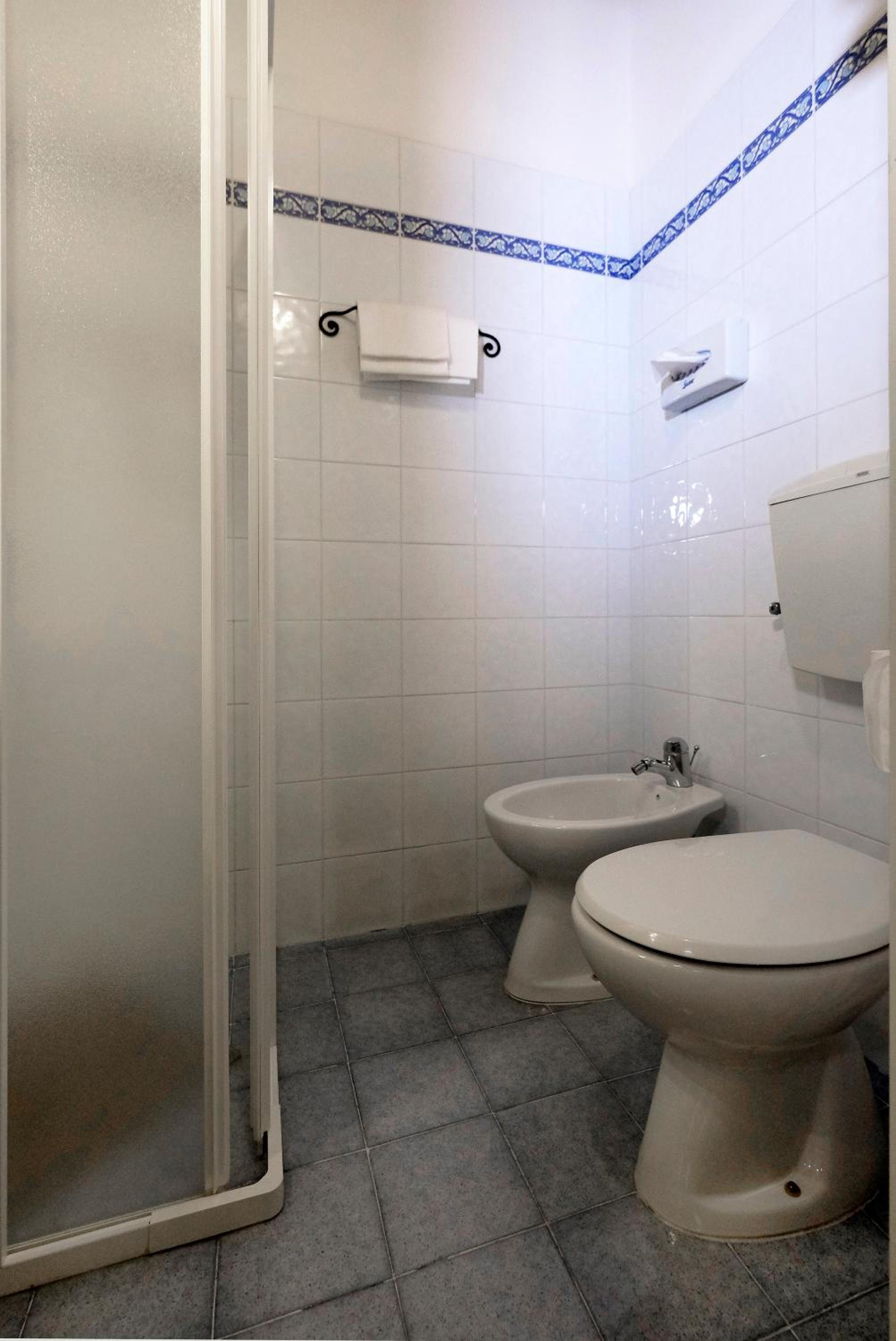 Double Room - Photo 17