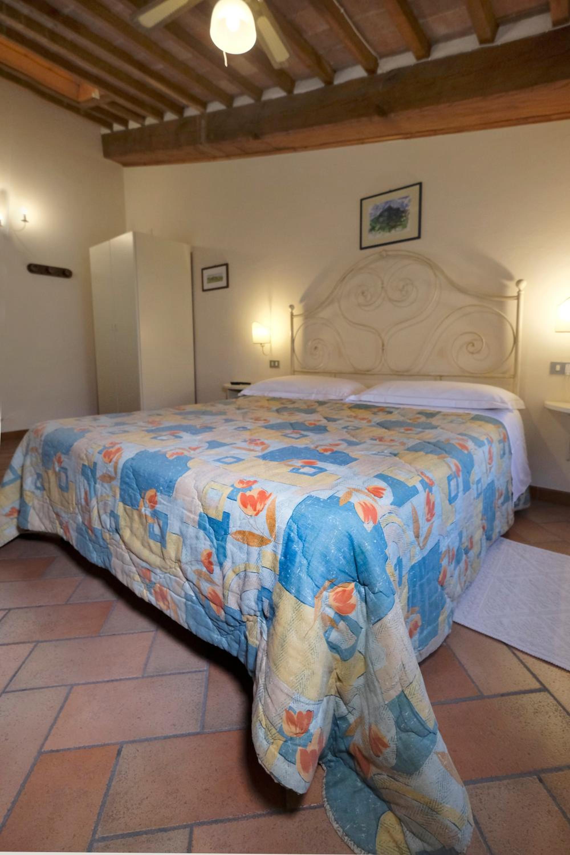 Double Room - Photo 6