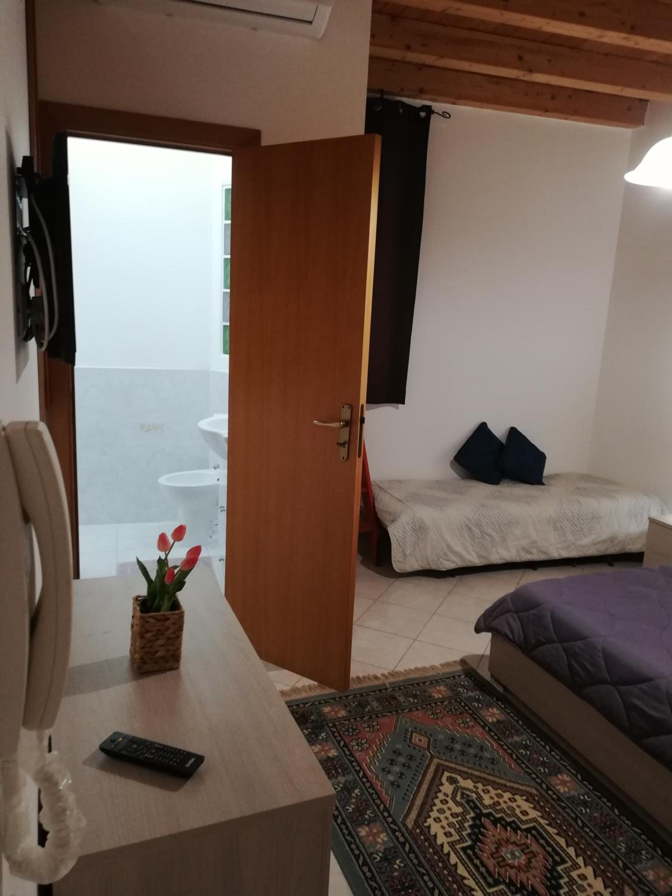 Apartment with Balcony - Photo 3