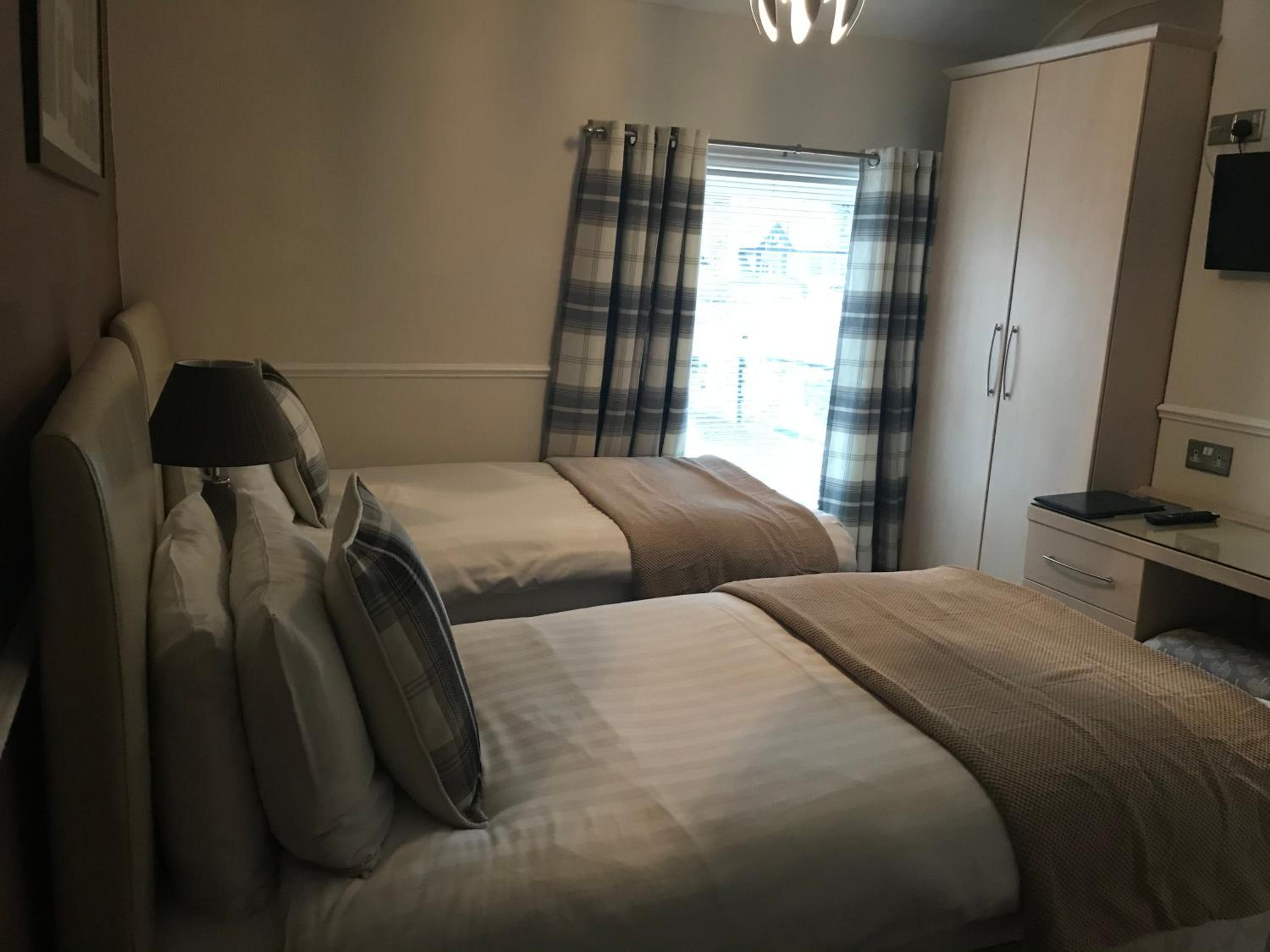 Twin Room with Private Bathroom photo 3